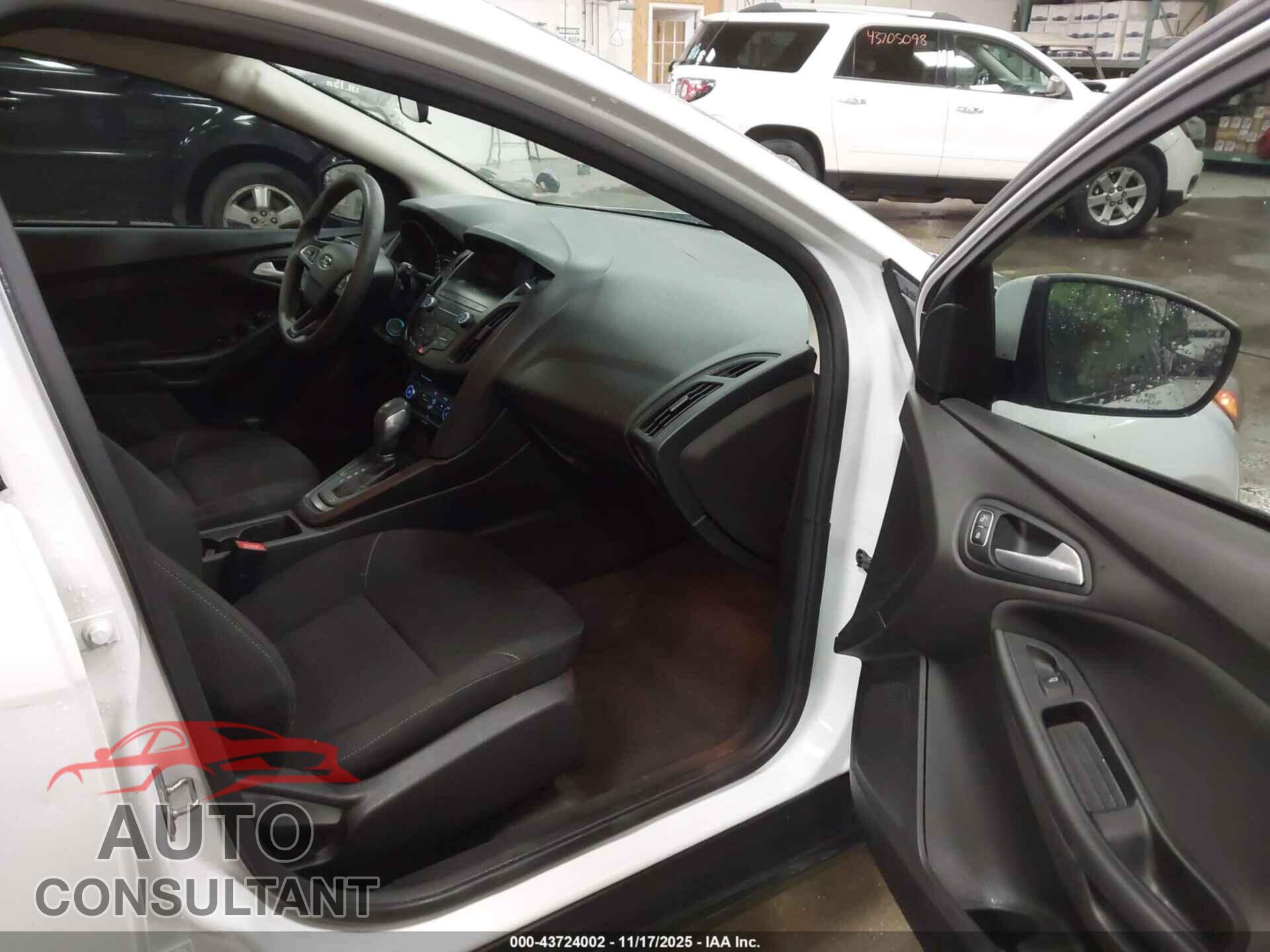FORD FOCUS 2018 - 1FADP3K26JL242035