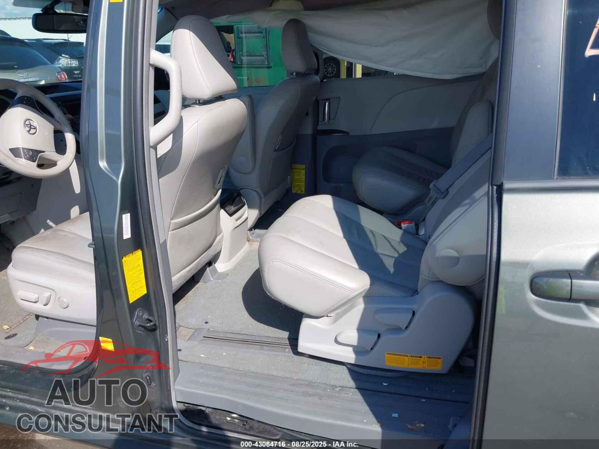 TOYOTA SIENNA 2013 - 5TDYK3DC8DS298545