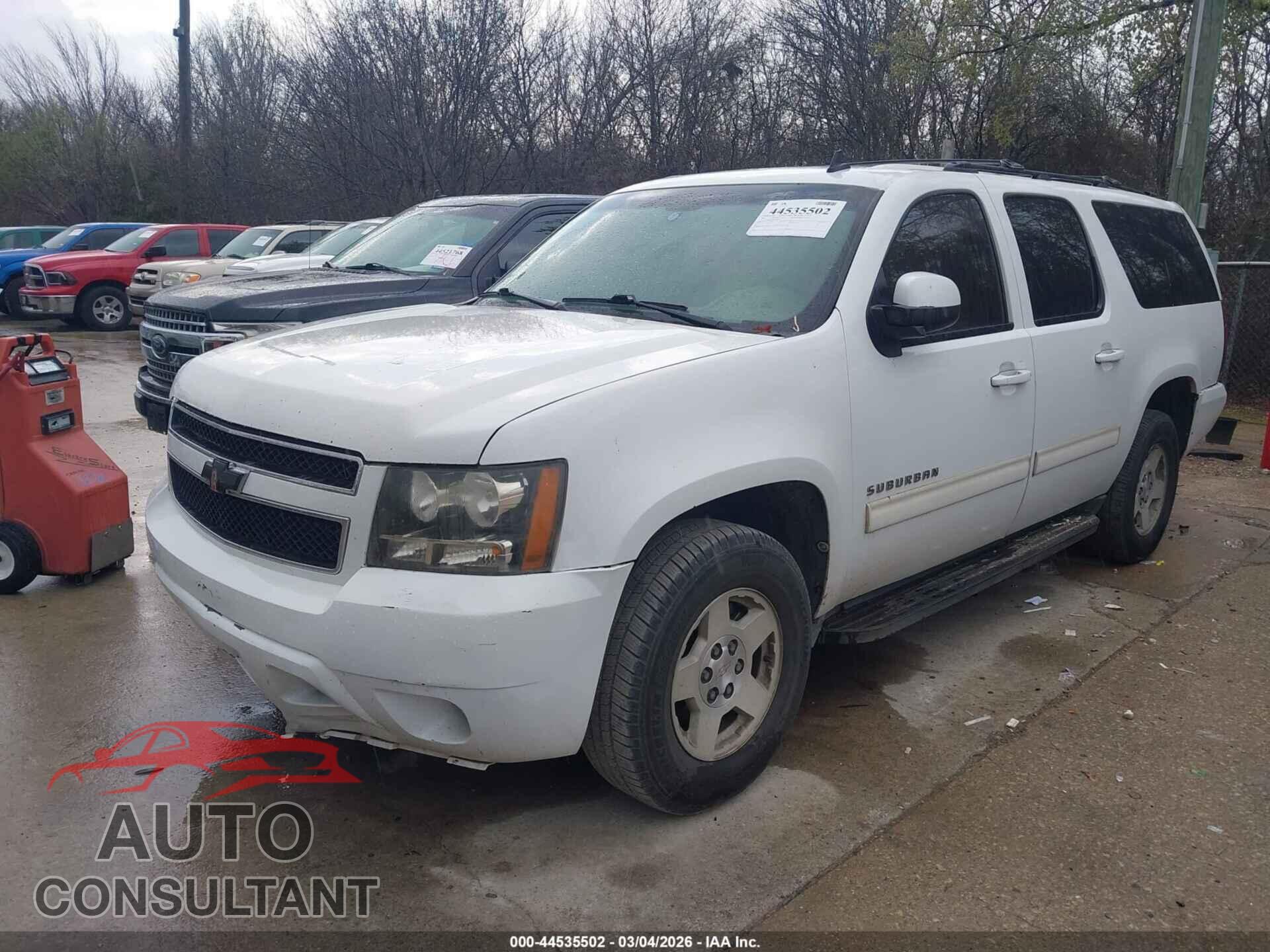 CHEVROLET SUBURBAN 1500 2011 - 1GNSCHE04BR398150