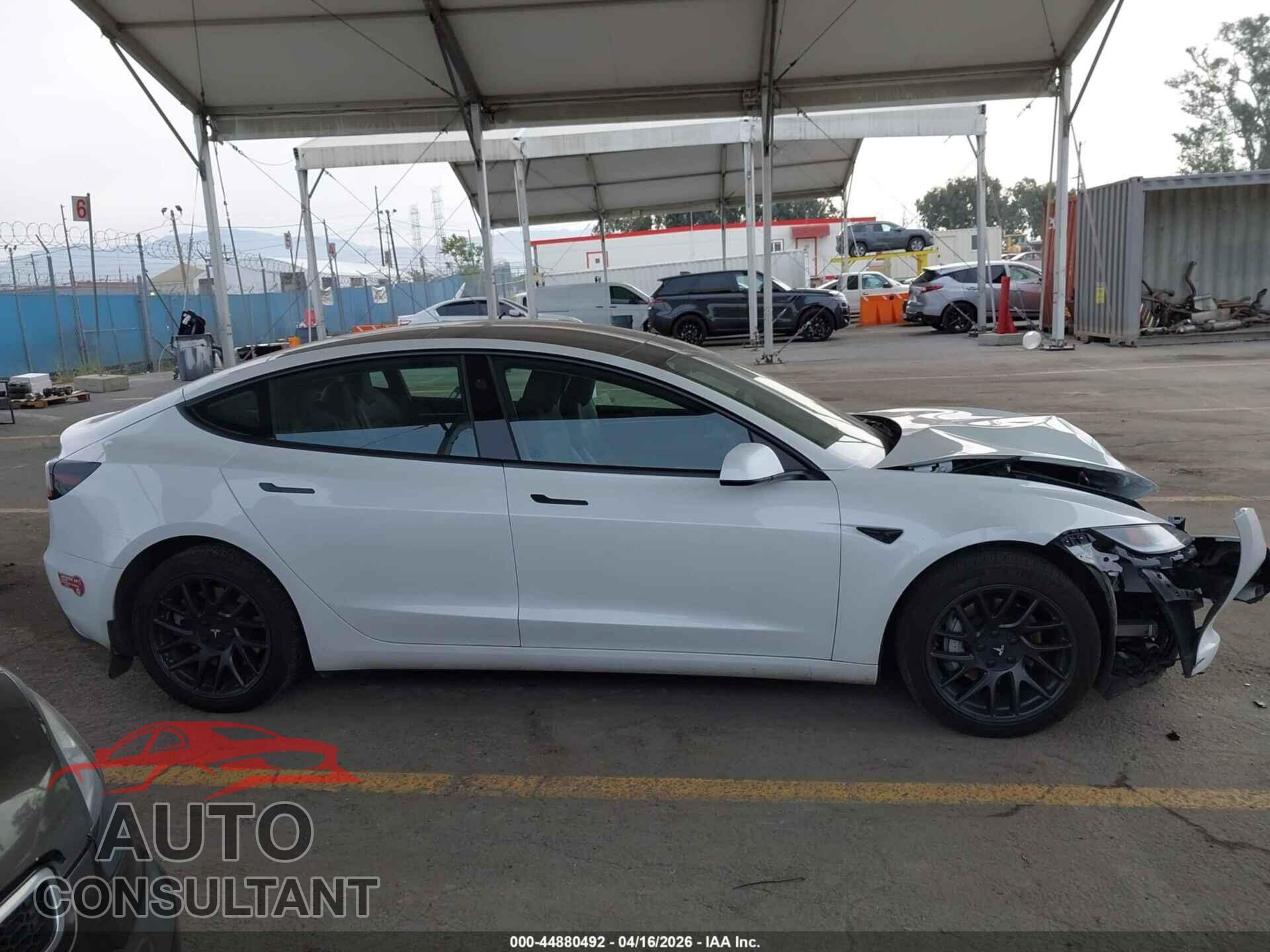 TESLA MODEL 3 2024 - 5YJ3E1EA3RF860897