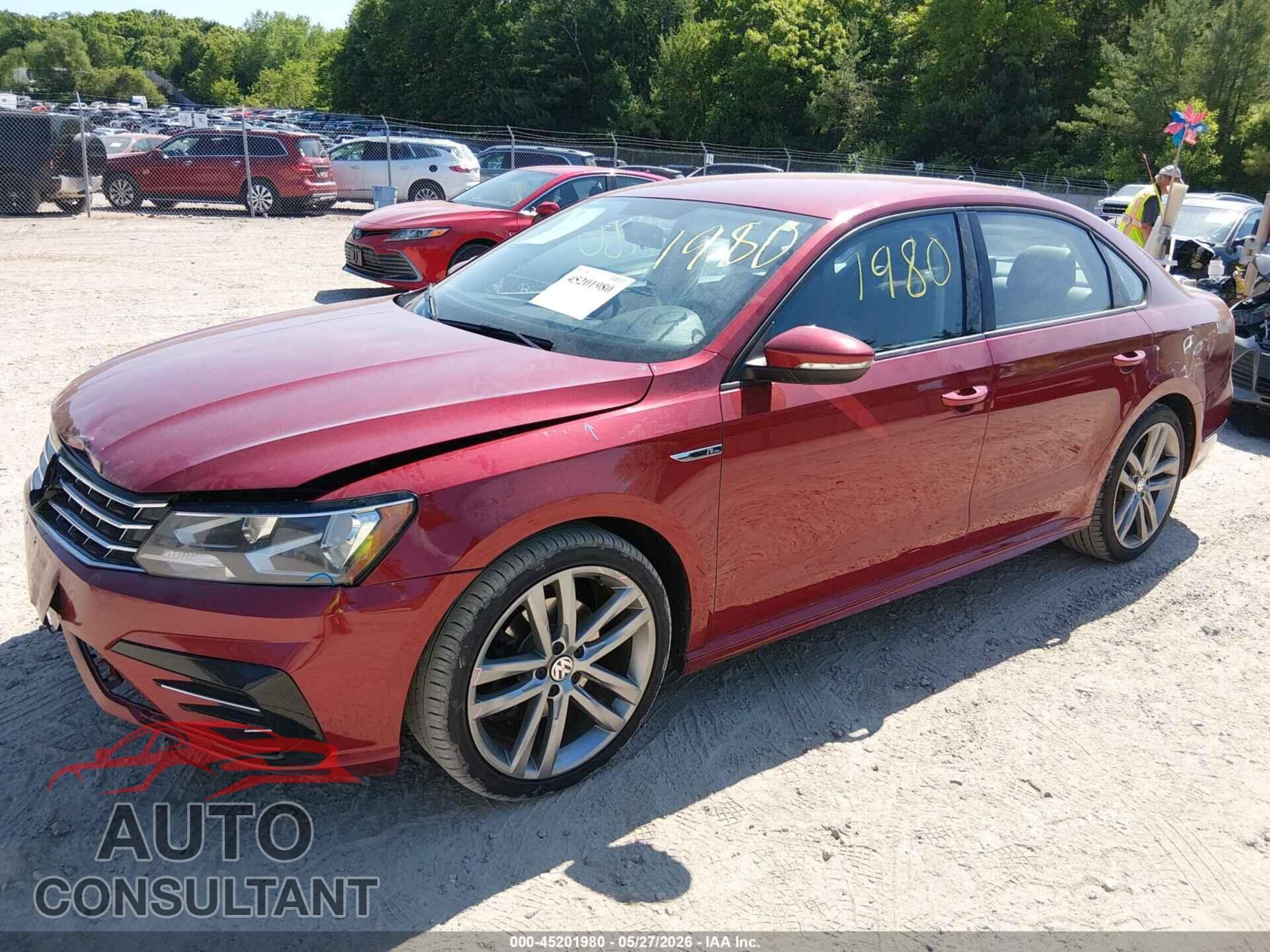 VOLKSWAGEN PASSAT 2018 - 1VWAA7A32JC004714