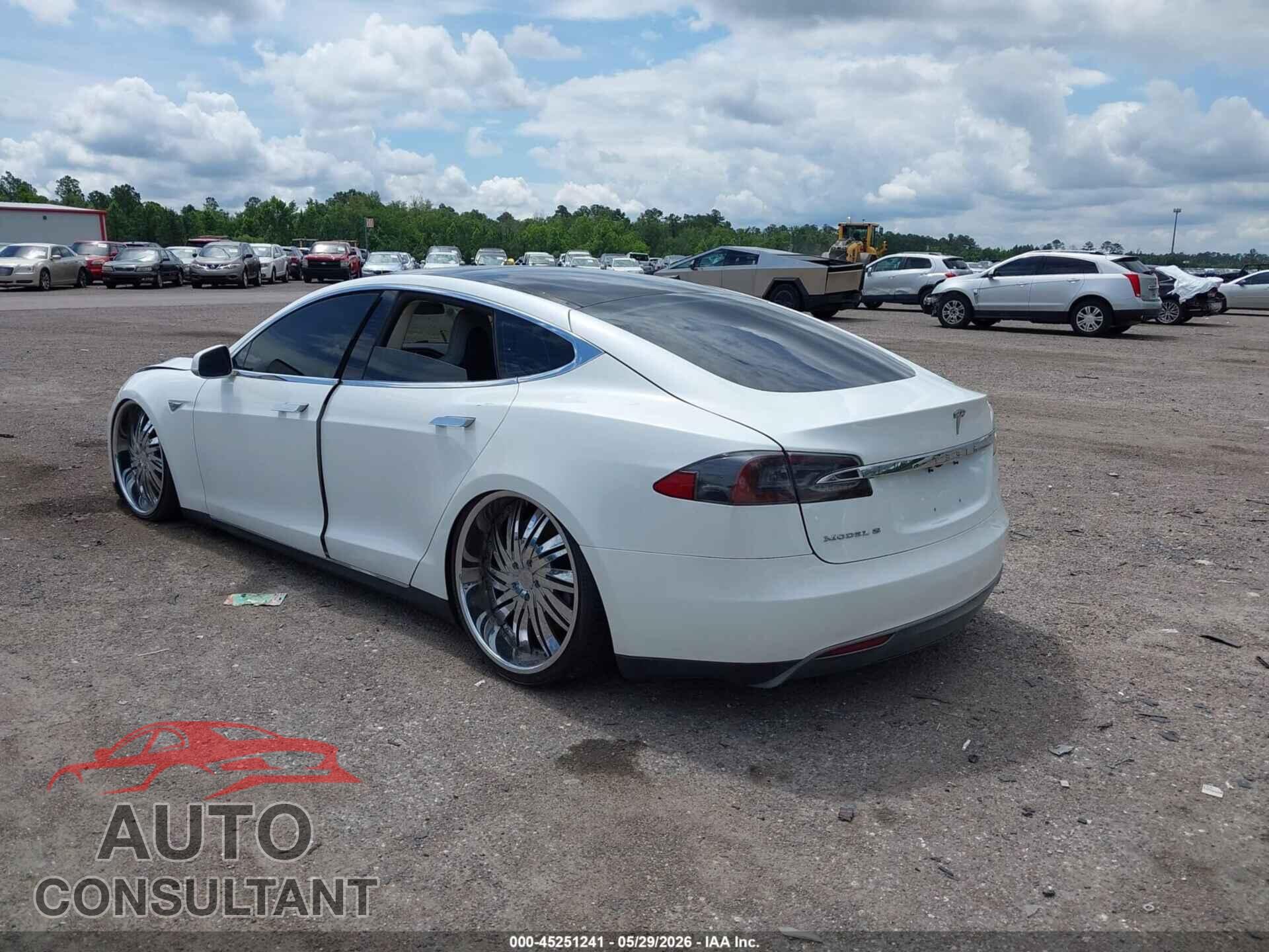 TESLA MODEL S 2013 - 5YJSA1CN5DFP20811