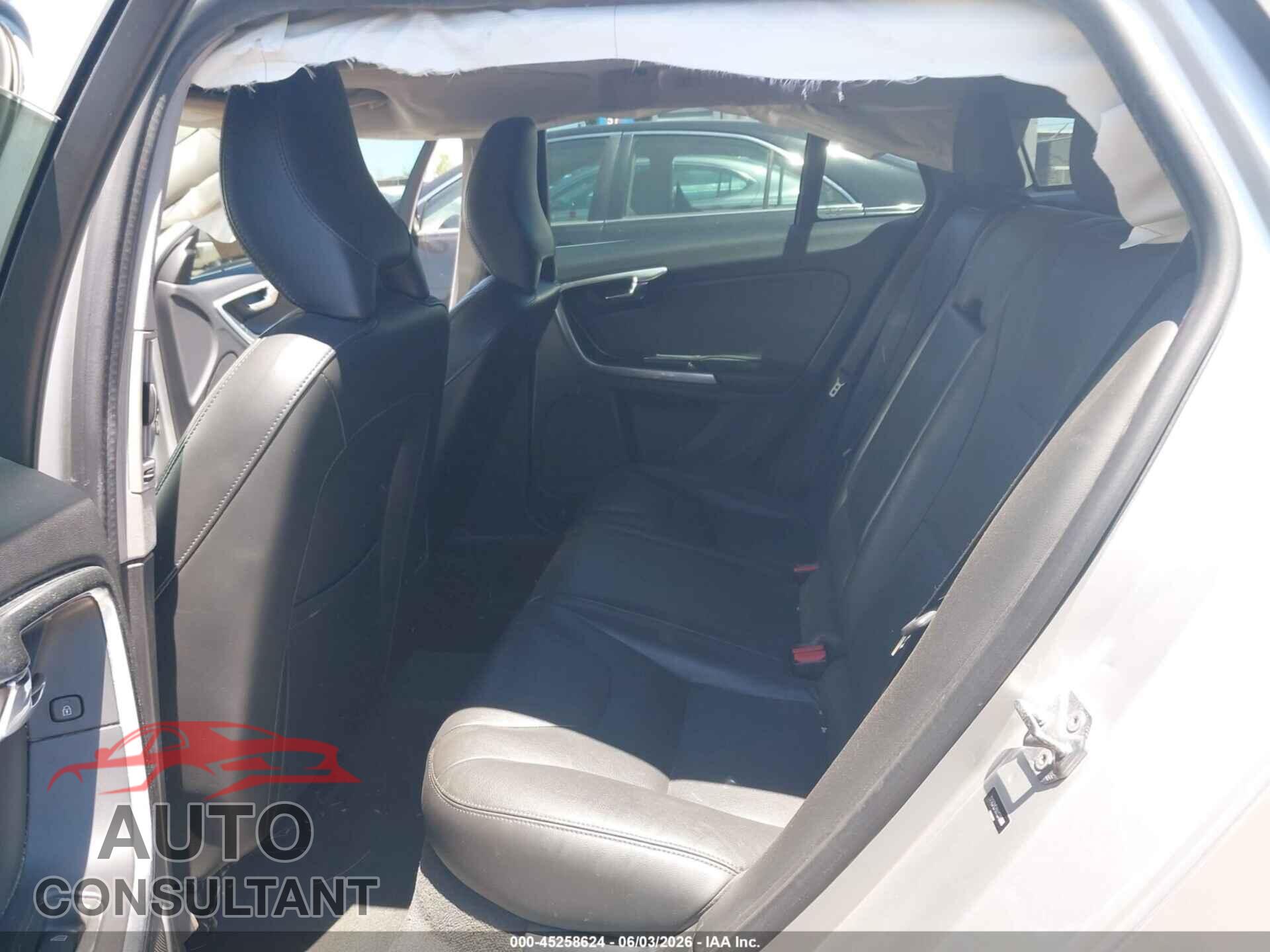 VOLVO V60 2017 - YV140MEM4H1370968