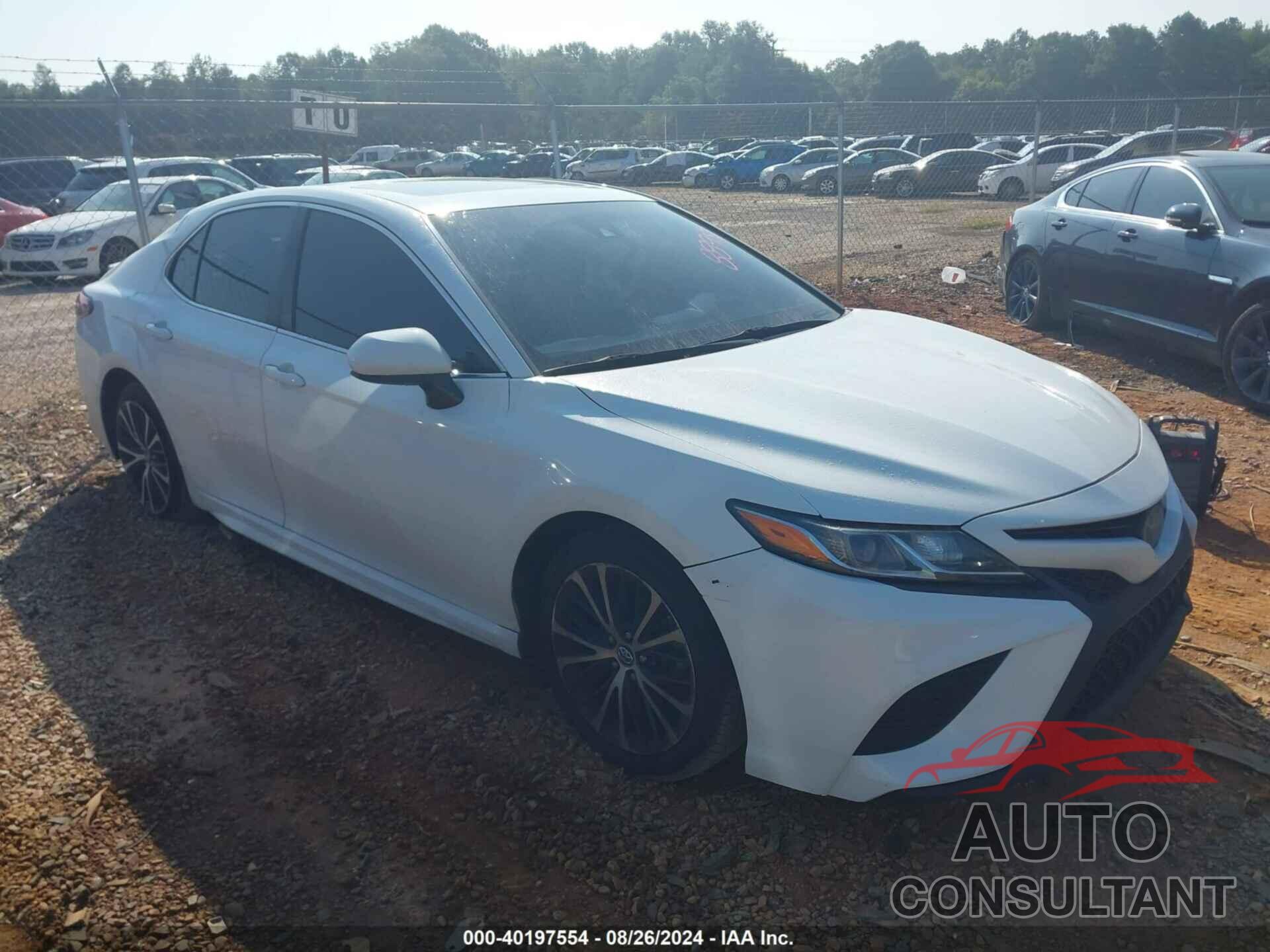 TOYOTA CAMRY 2018 - 4T1B11HK8JU558895