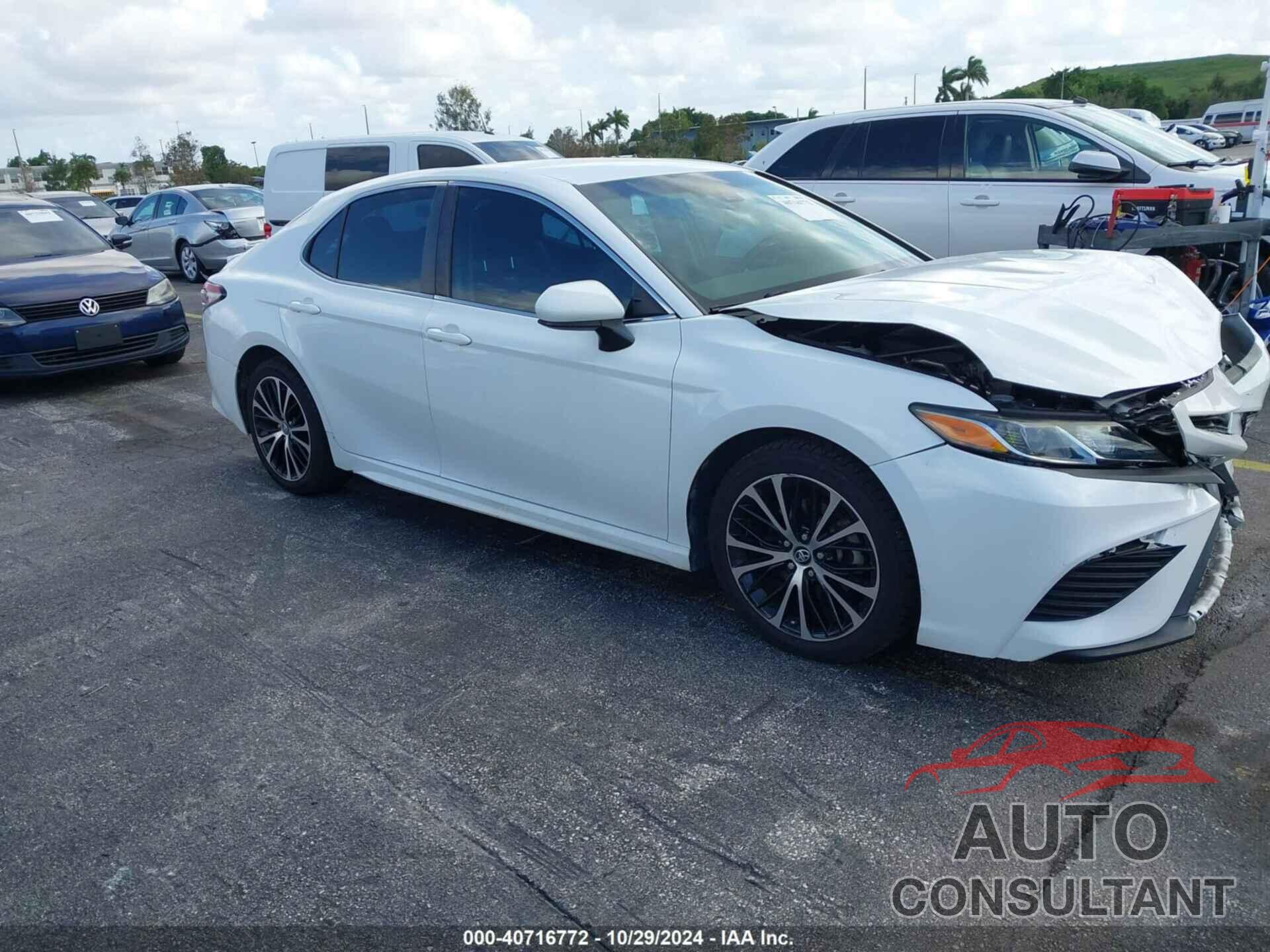 TOYOTA CAMRY 2018 - 4T1B11HK1JU548614