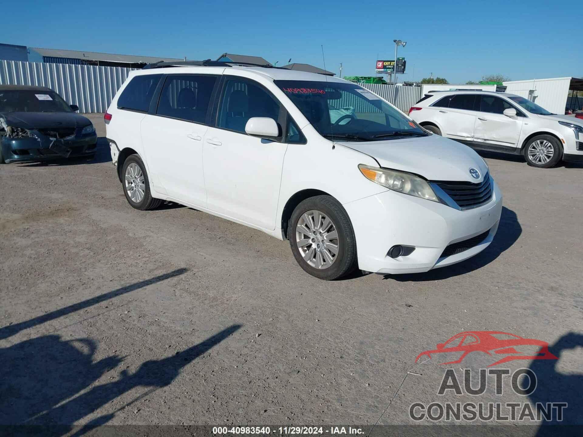 TOYOTA SIENNA 2011 - 5TDJK3DC1BS010413