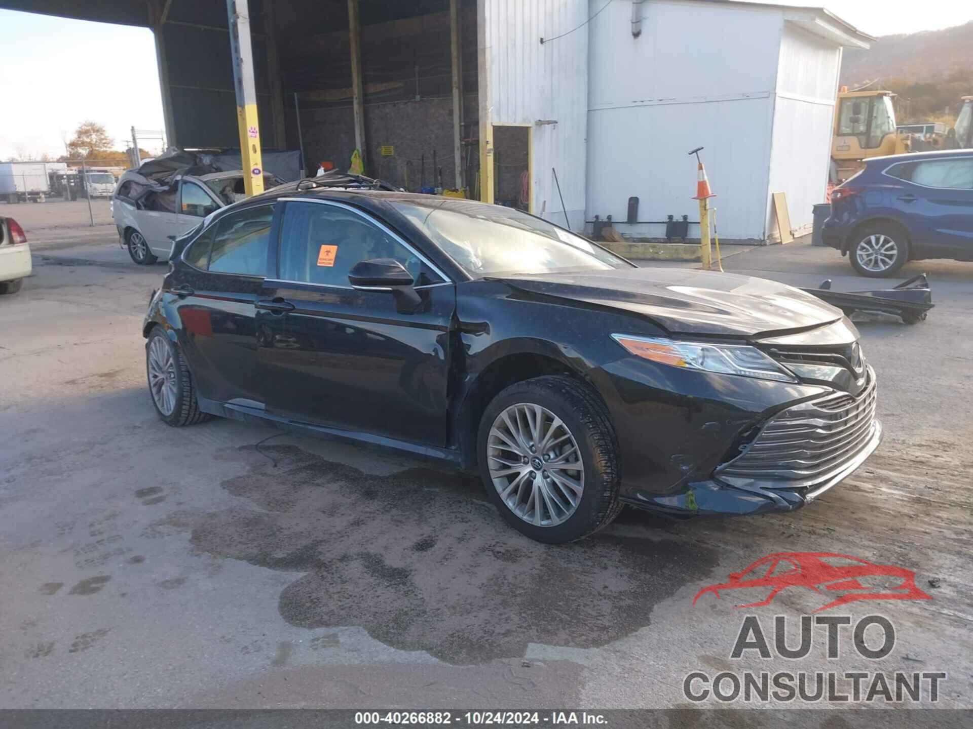 TOYOTA CAMRY 2018 - 4T1B11HK8JU121981