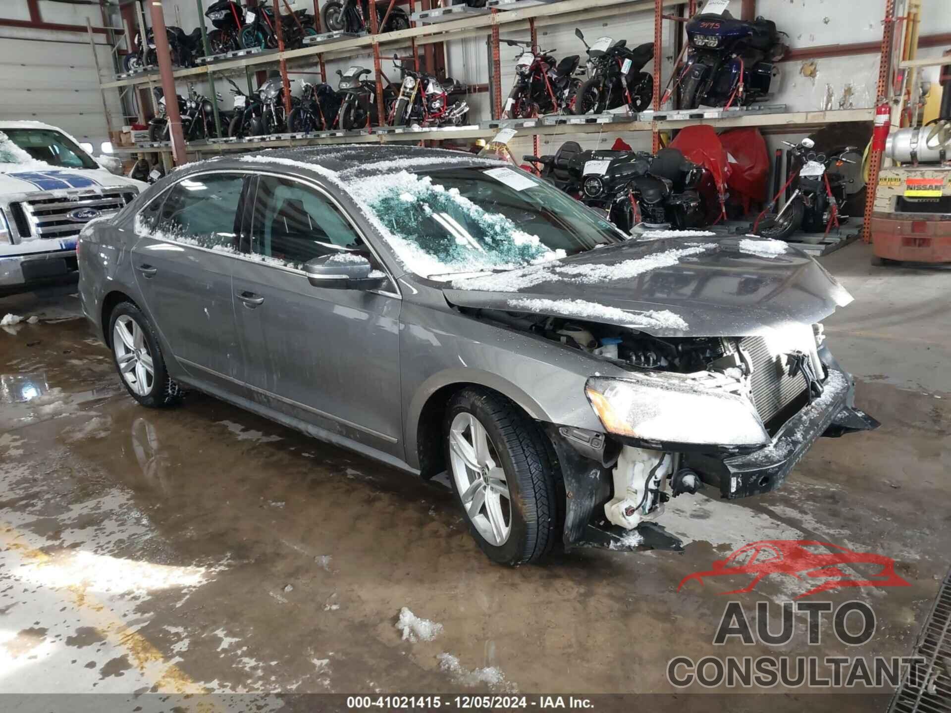 VOLKSWAGEN PASSAT 2015 - 1VWCV7A31FC019211