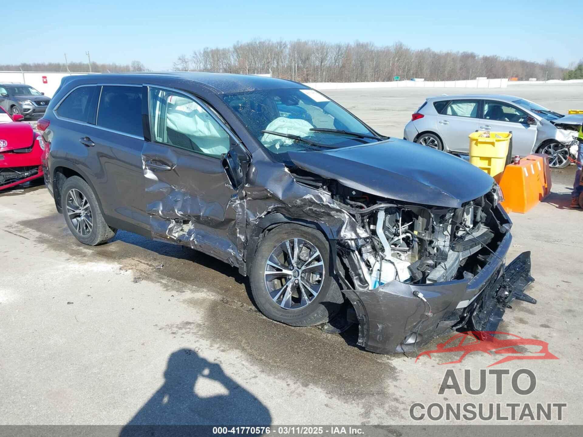 TOYOTA HIGHLANDER HYBRID 2019 - 5TDBGRFH3KS076303