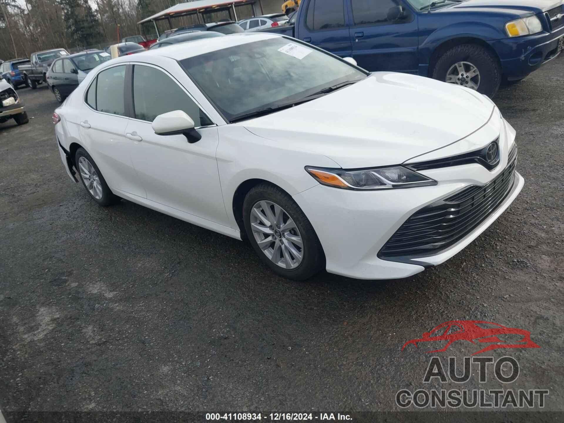TOYOTA CAMRY 2018 - 4T1B11HK8JU073043