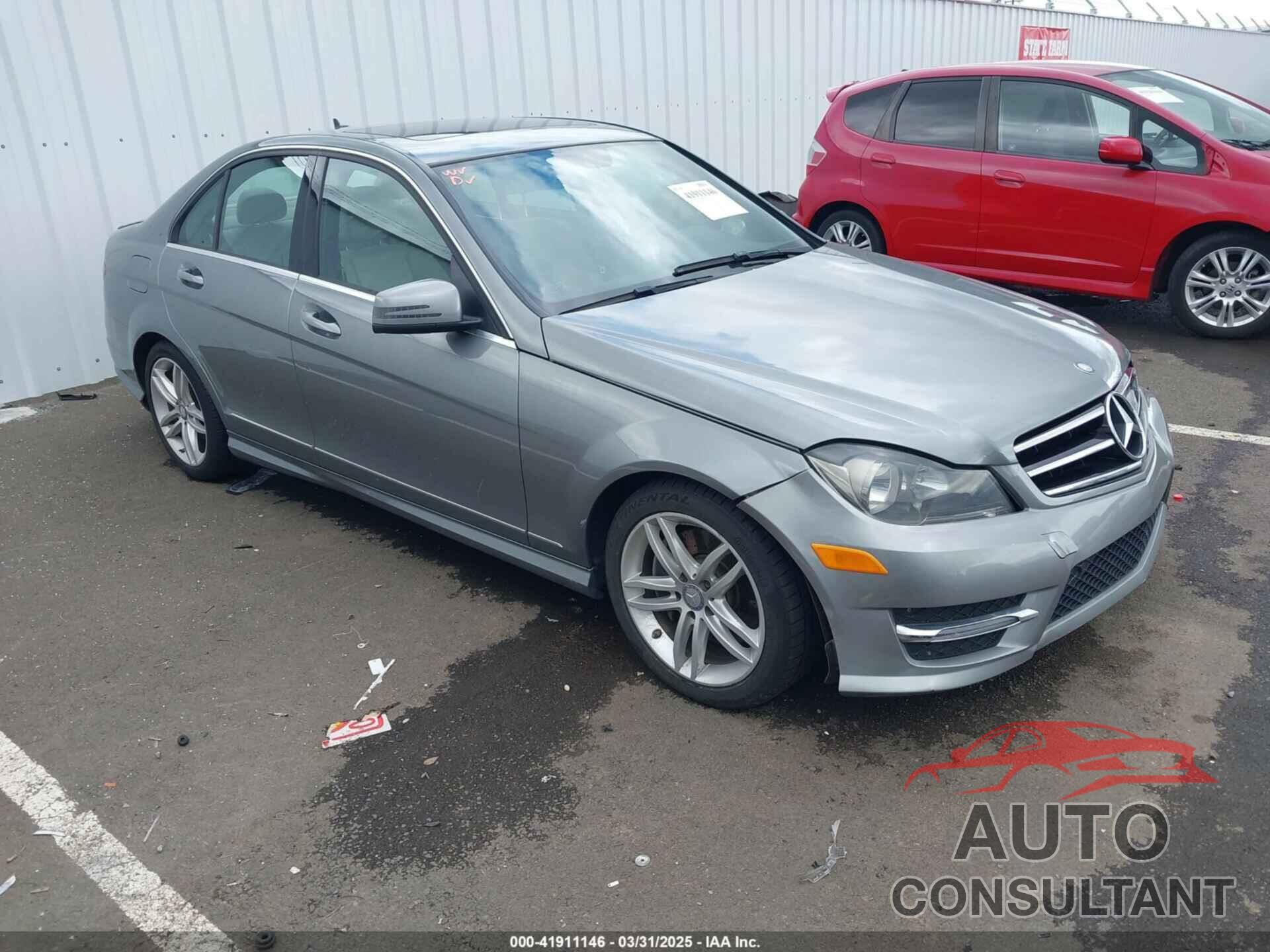 MERCEDES-BENZ C 300 2014 - WDDGF8AB5ER318166