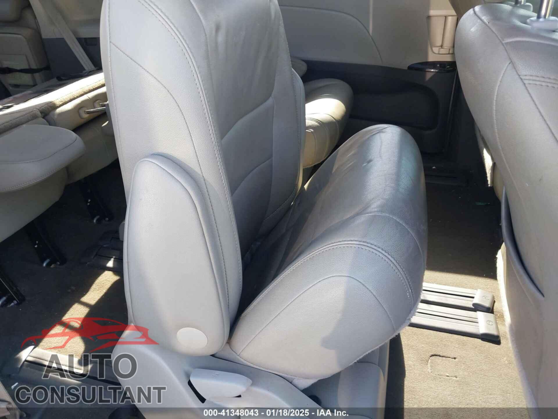 TOYOTA SIENNA 2017 - 5TDYZ3DC2HS800984