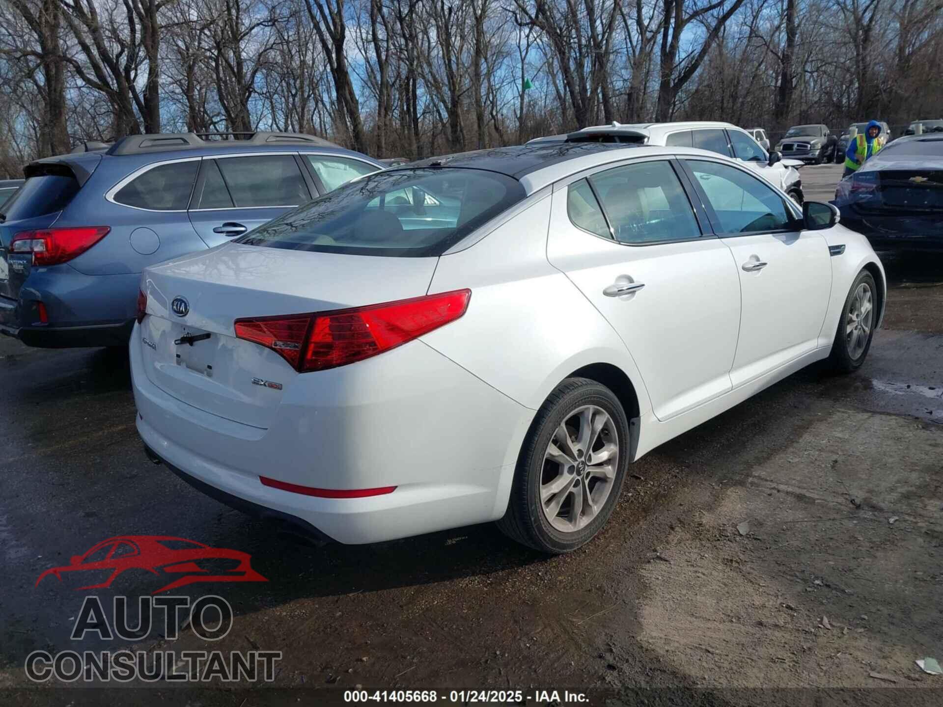 KIA OPTIMA 2011 - KNAGN4A78B5100367