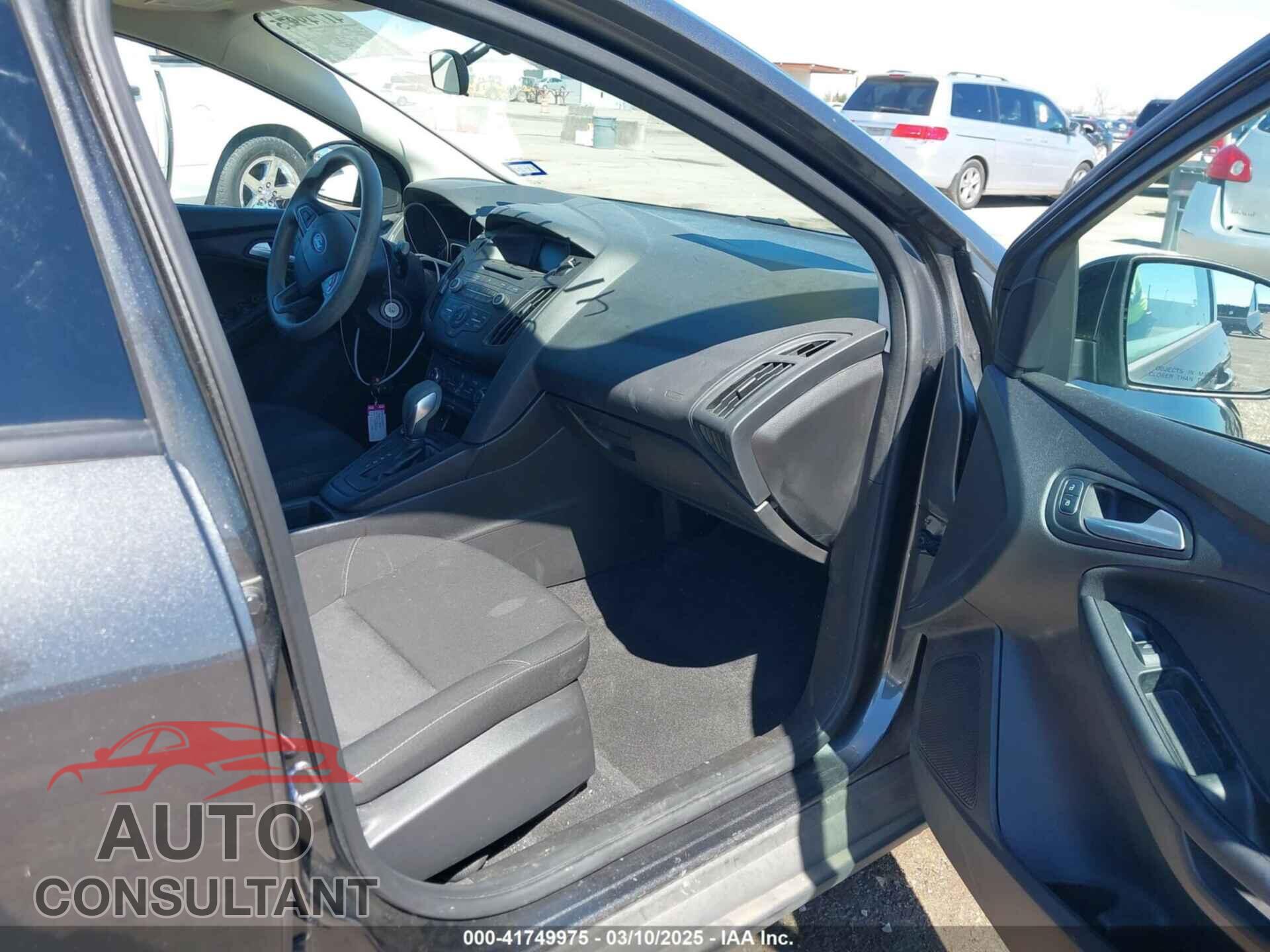 FORD FOCUS 2017 - 1FADP3F23HL202077