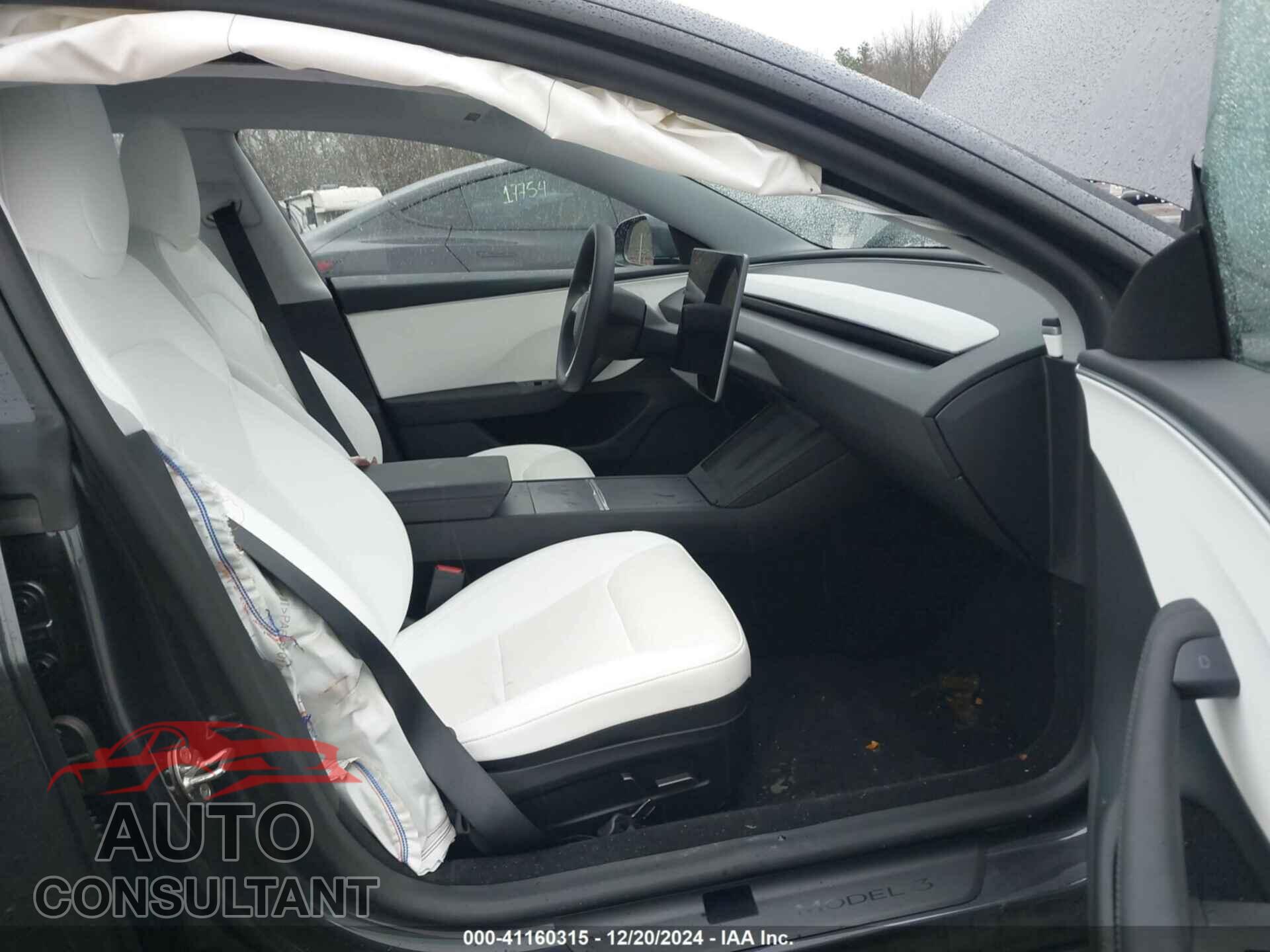 TESLA MODEL 3 2024 - 5YJ3E1EA9RF858829