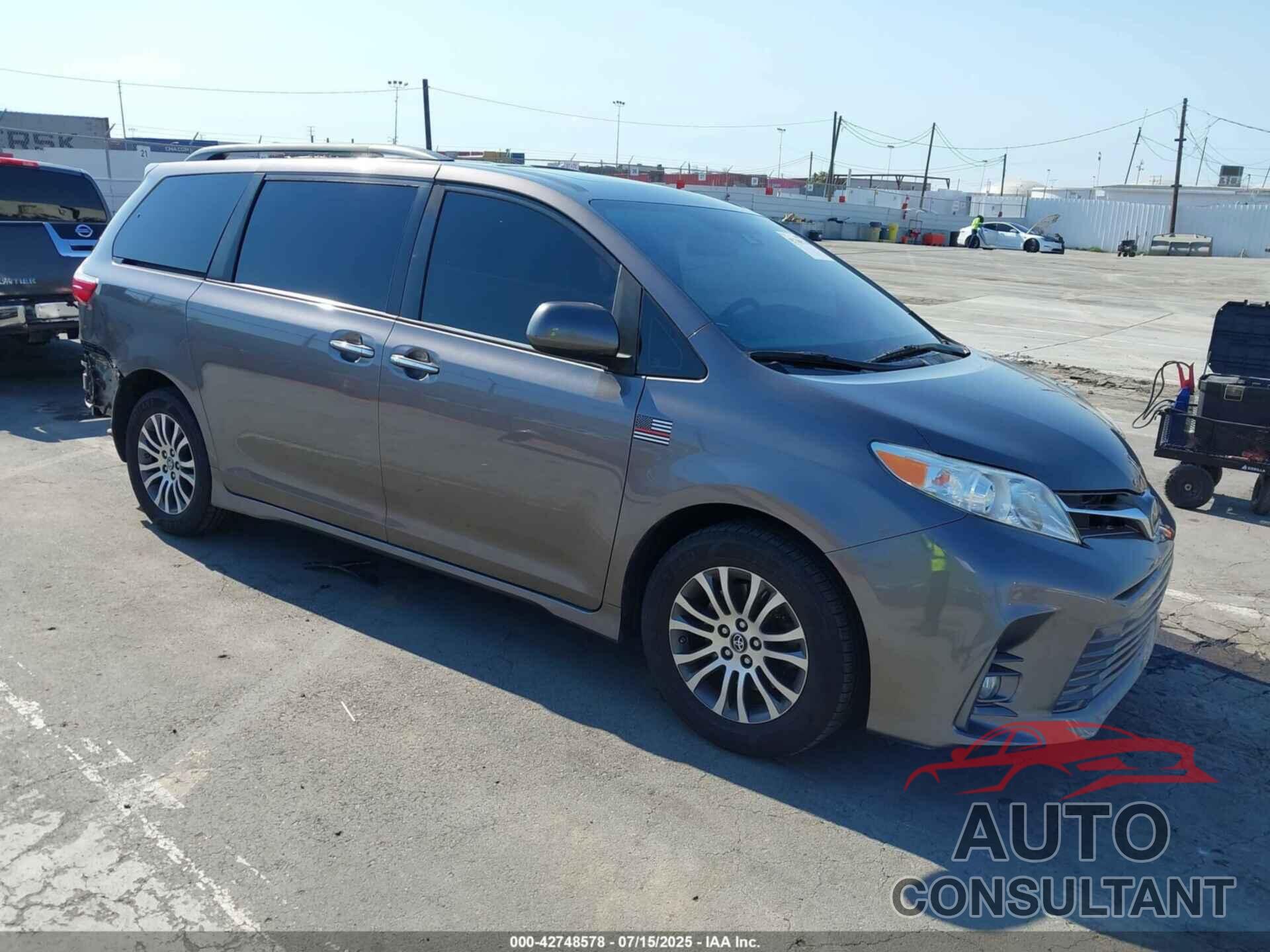 TOYOTA SIENNA 2018 - 5TDYZ3DC0JS914097