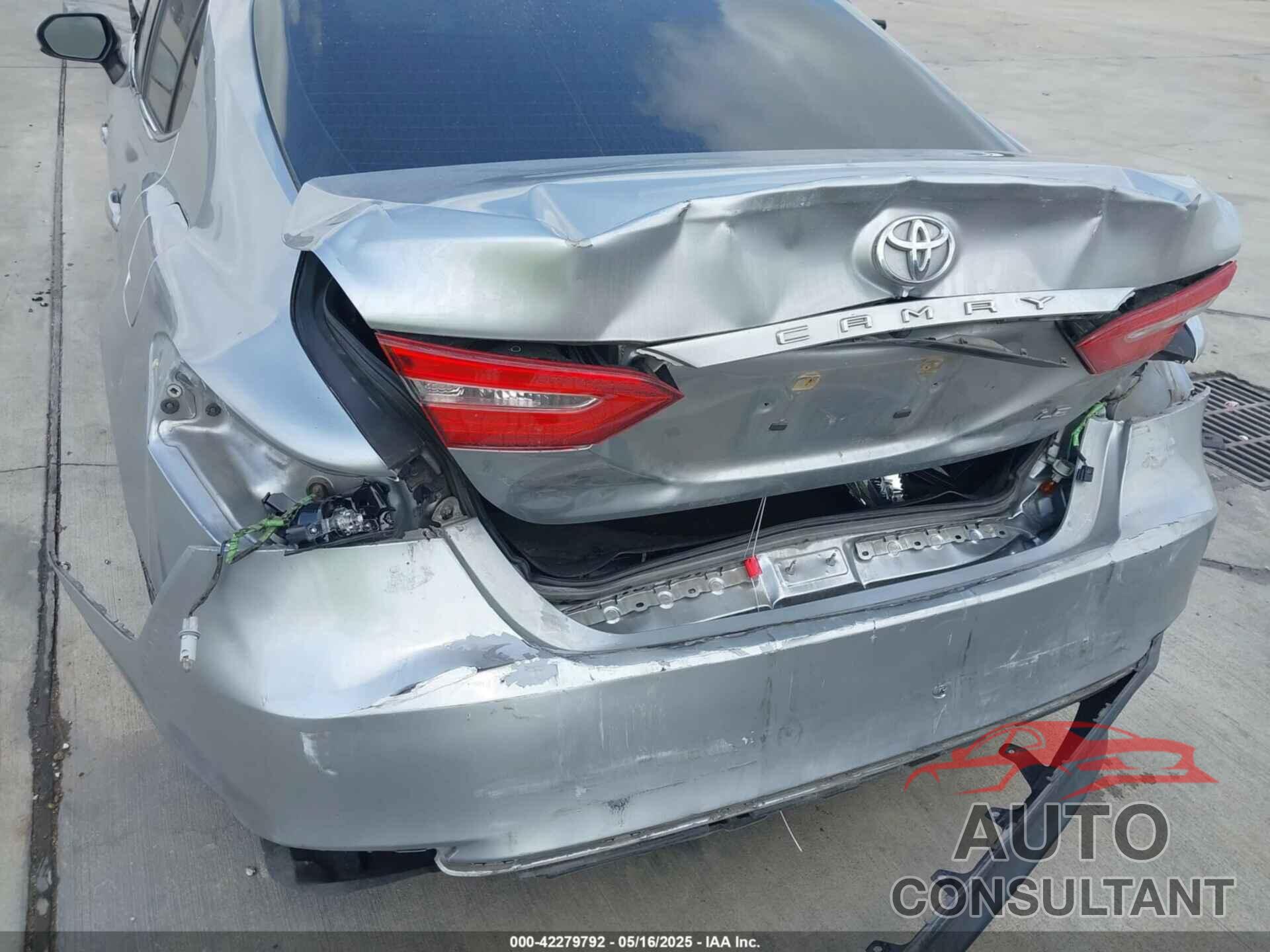 TOYOTA CAMRY 2018 - 4T1B11HK2JU150201
