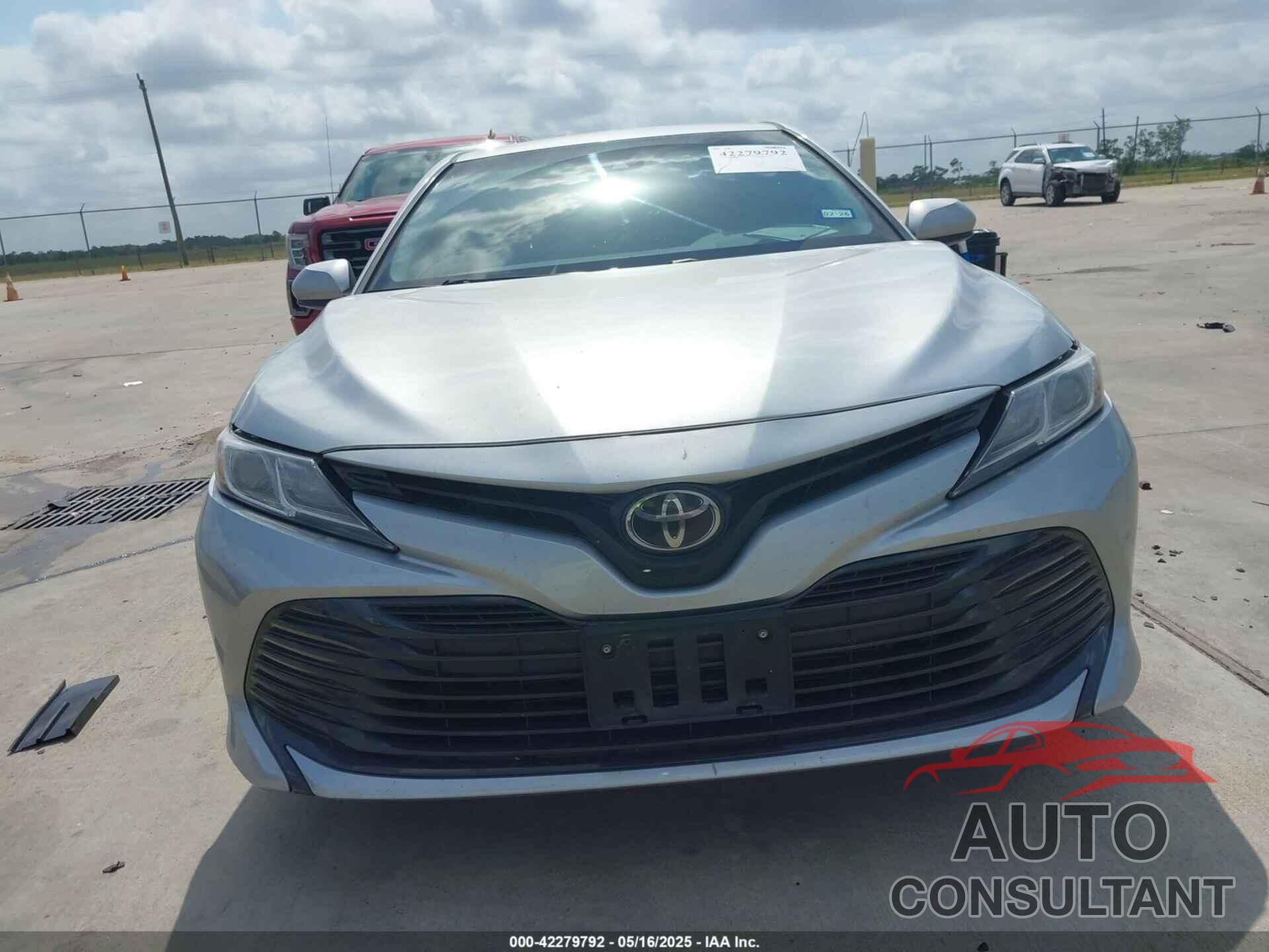 TOYOTA CAMRY 2018 - 4T1B11HK2JU150201