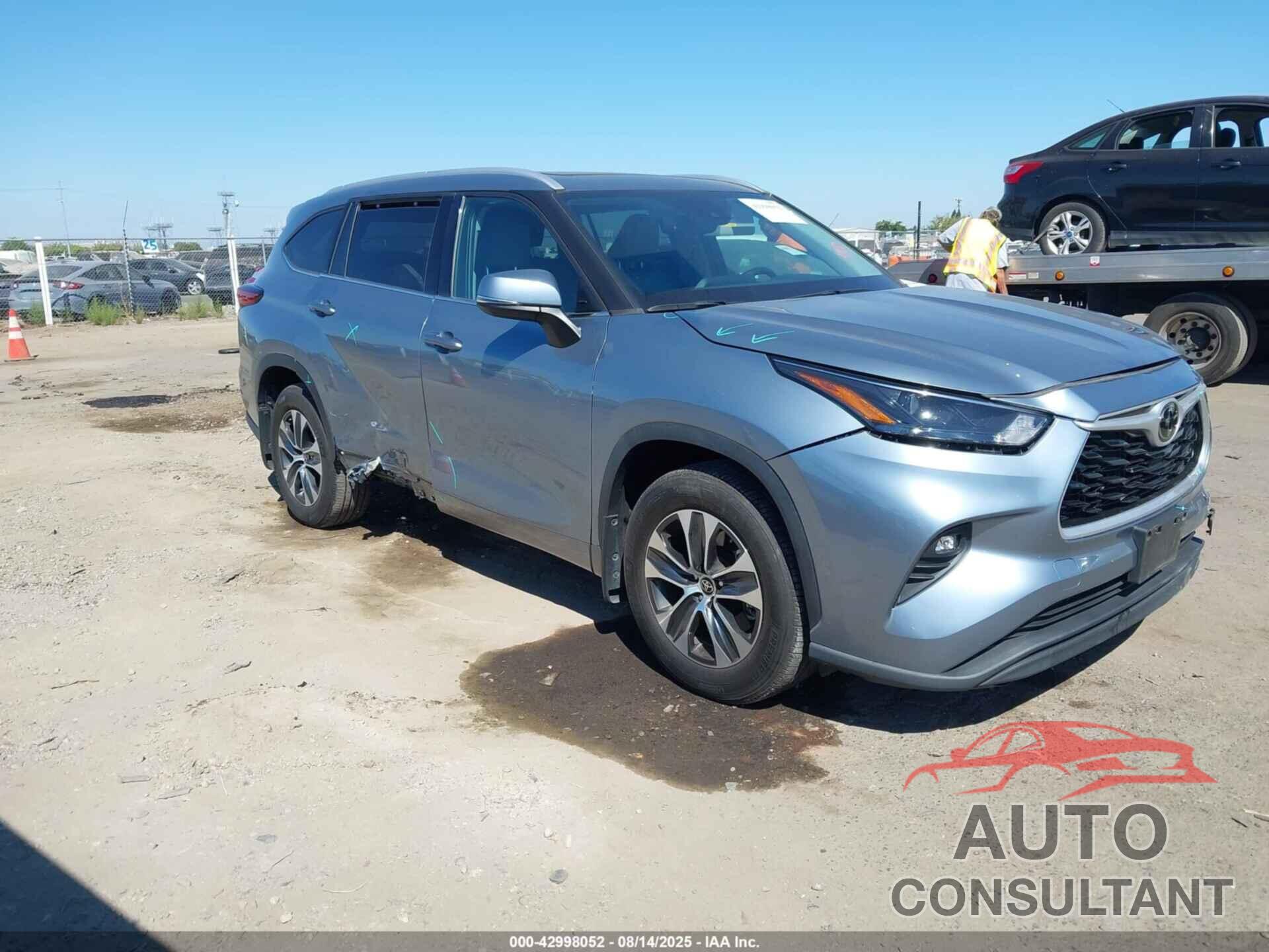 TOYOTA HIGHLANDER 2022 - 5TDHZRAH3NS115634