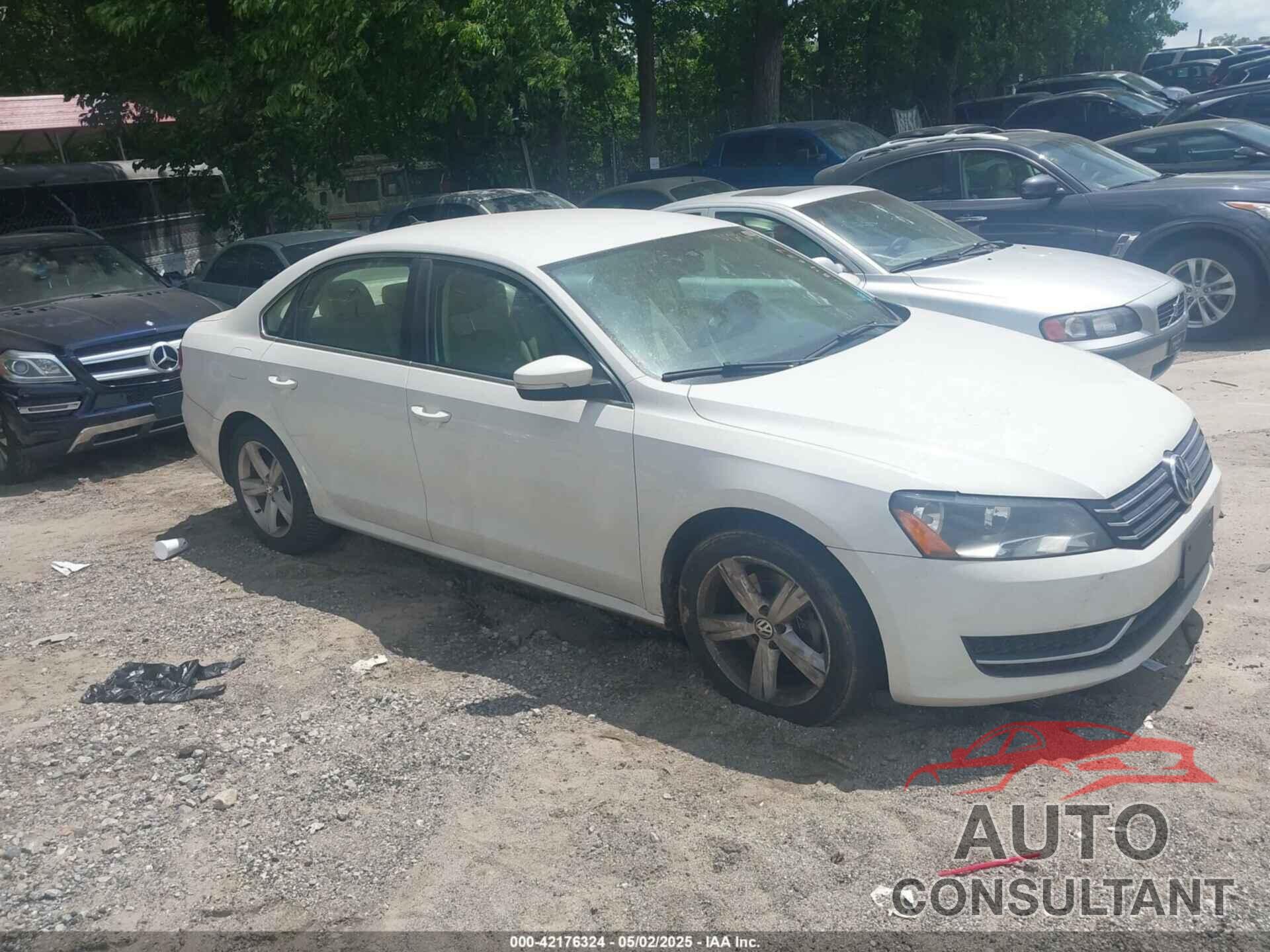 VOLKSWAGEN PASSAT 2013 - 1VWBH7A39DC084677