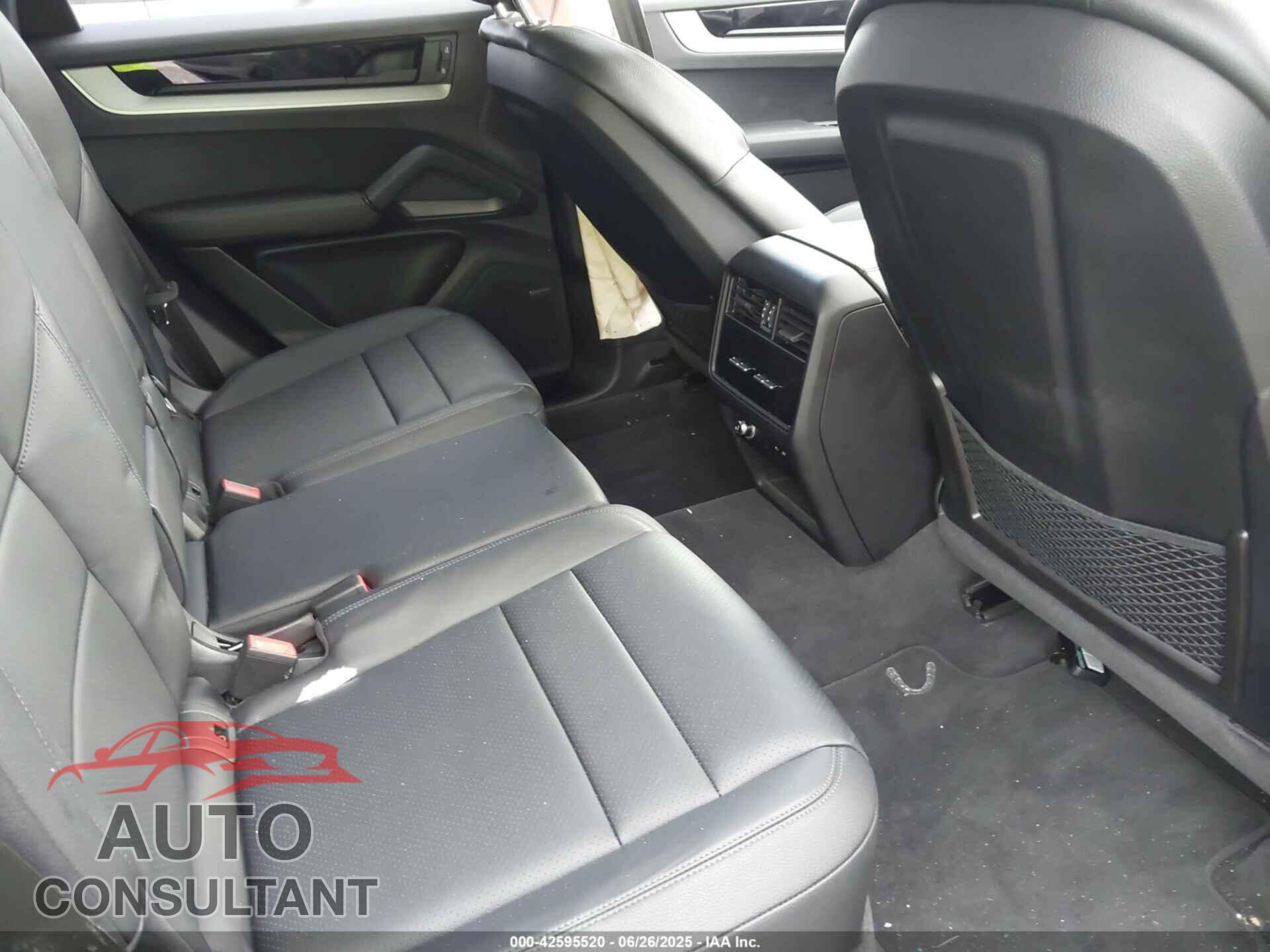 PORSCHE CAYENNE 2024 - WP1AA2AY2RDA10437