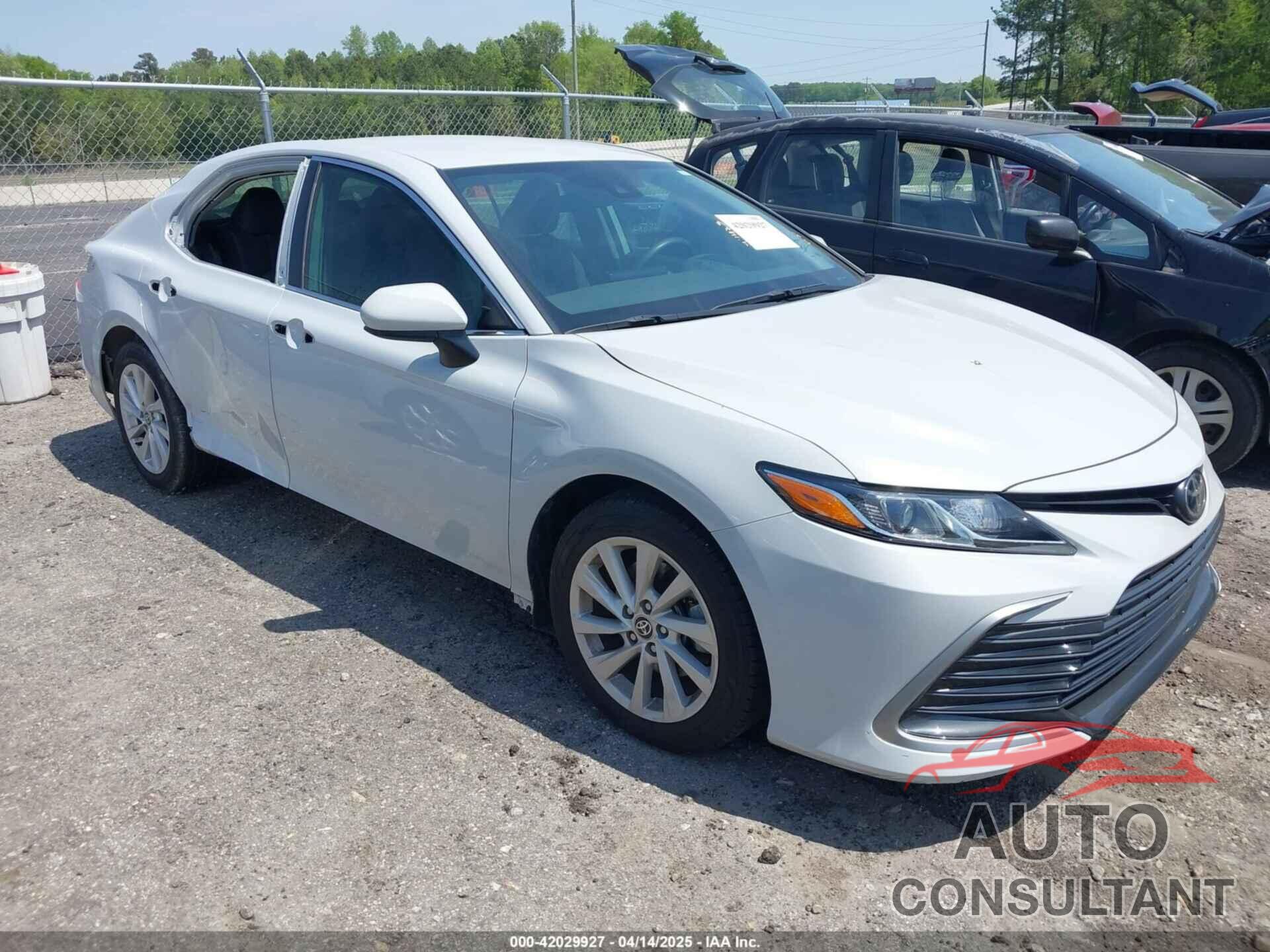 TOYOTA CAMRY 2022 - 4T1C11AK6NU012469