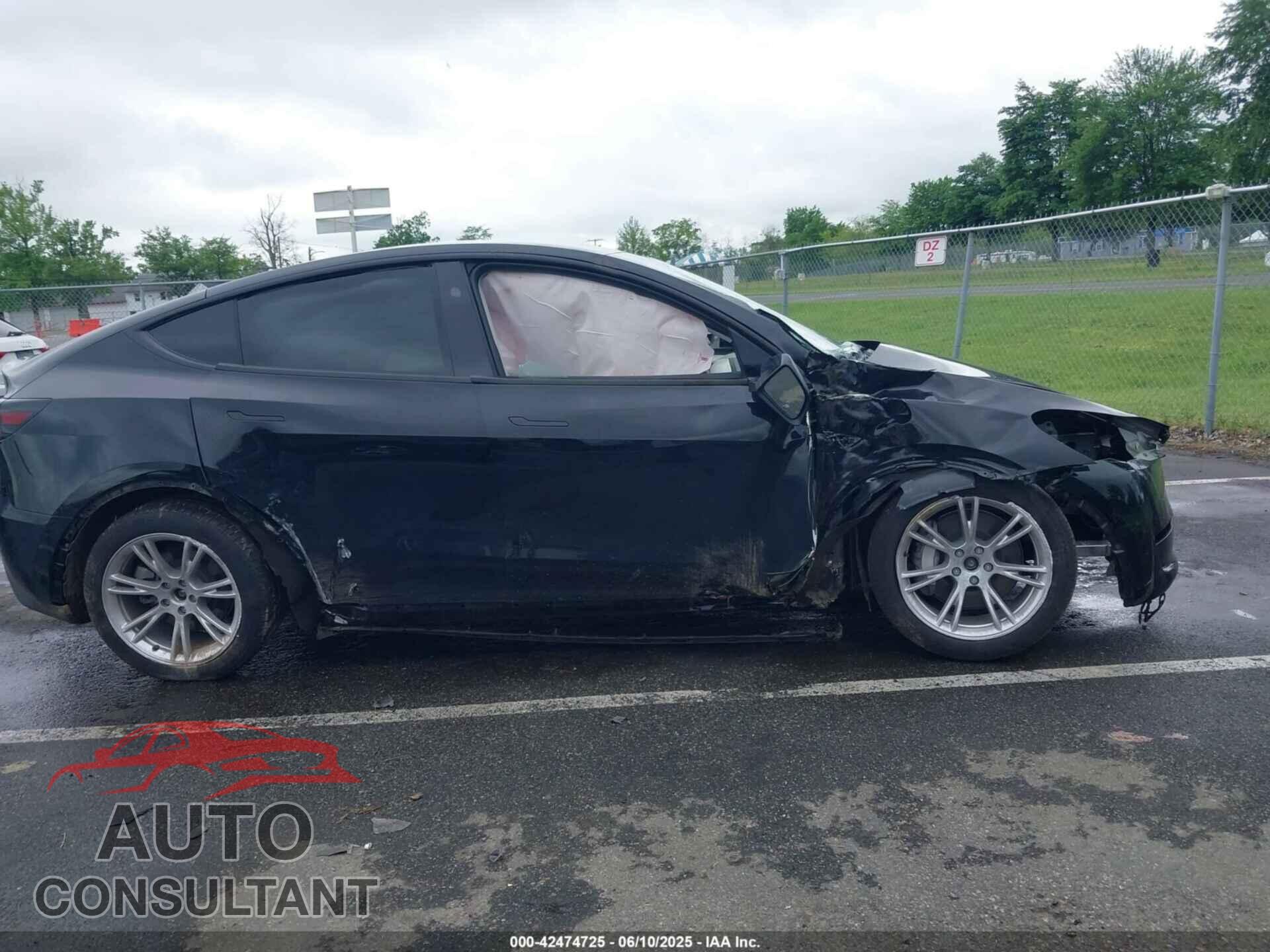 TESLA MODEL Y 2024 - 7SAYGDEE8RA228241