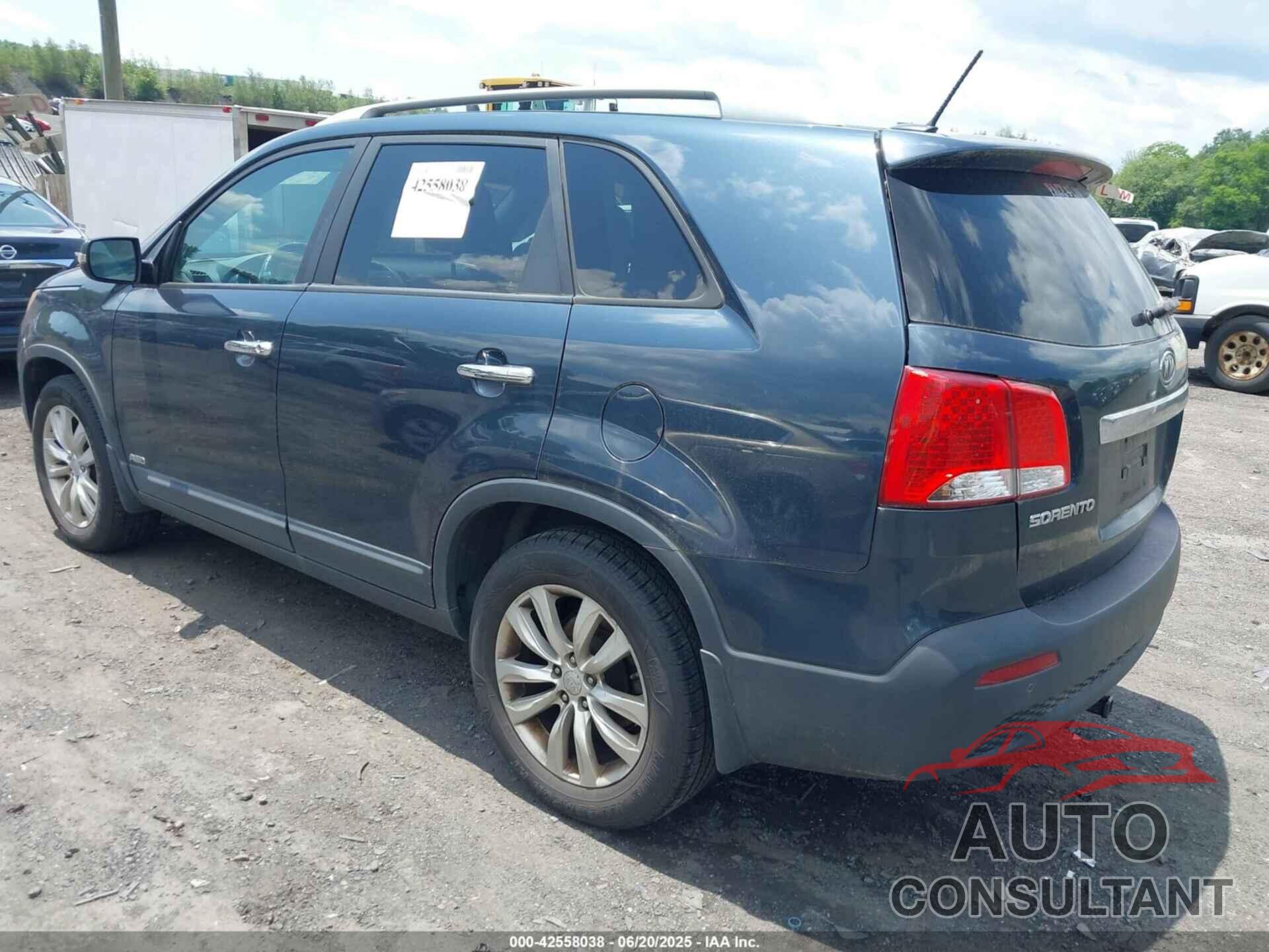 KIA SORENTO 2011 - 5XYKUDA24BG080632