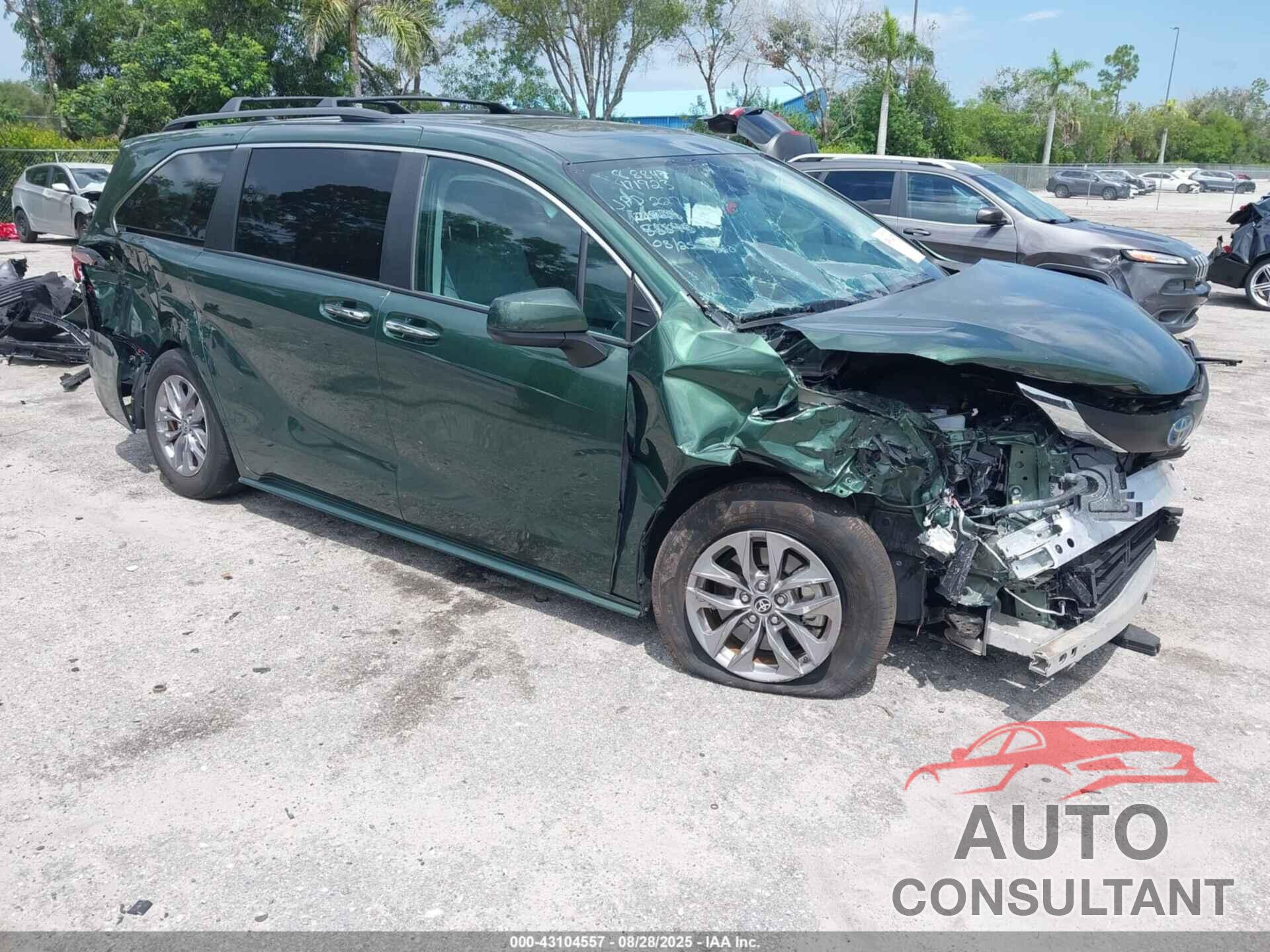 TOYOTA SIENNA 2023 - 5TDYRKEC9PS139705