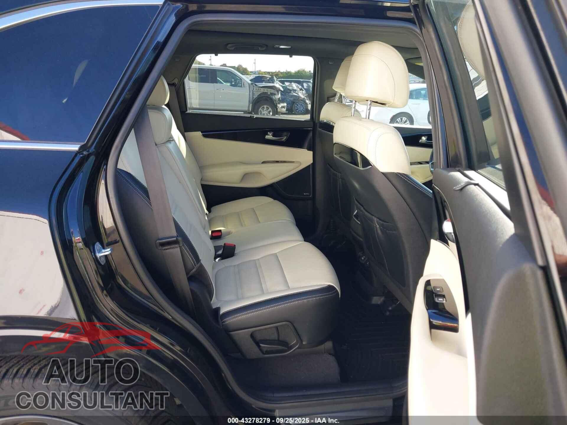 KIA SORENTO 2017 - 5XYPKDA55HG304165
