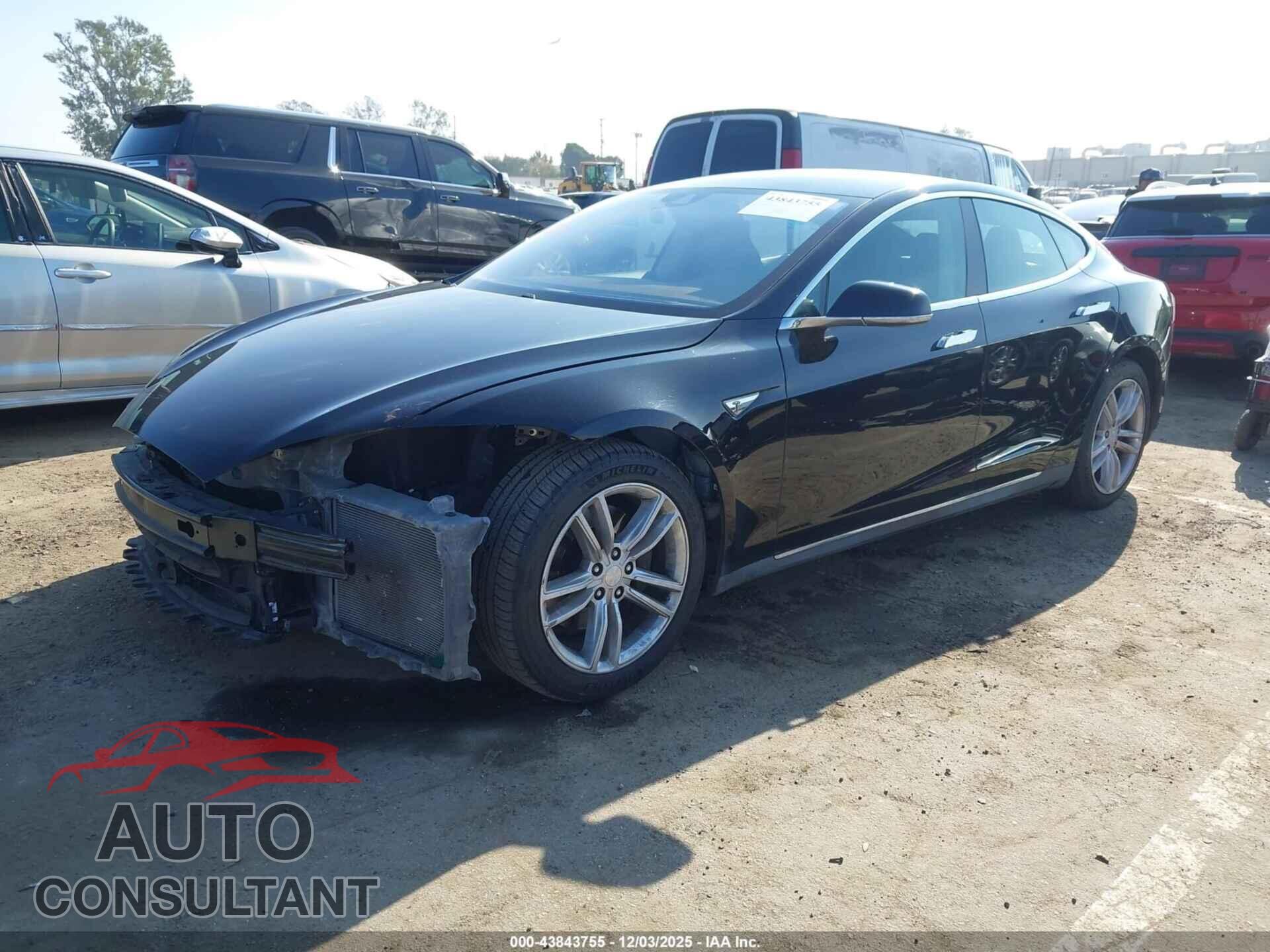 TESLA MODEL S 2015 - 5YJSA1E16FF113281