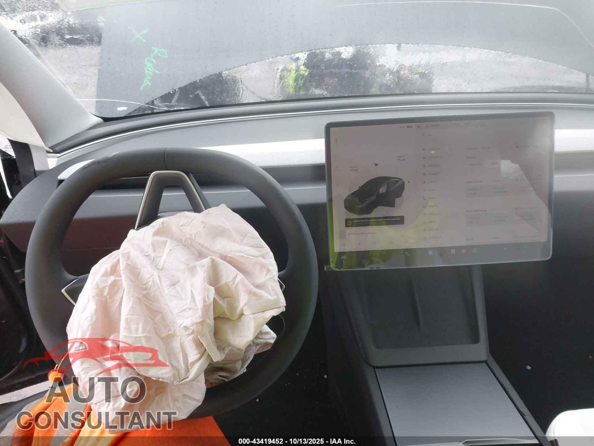 TESLA MODEL 3 2025 - 5YJ3E1EAXSF051368