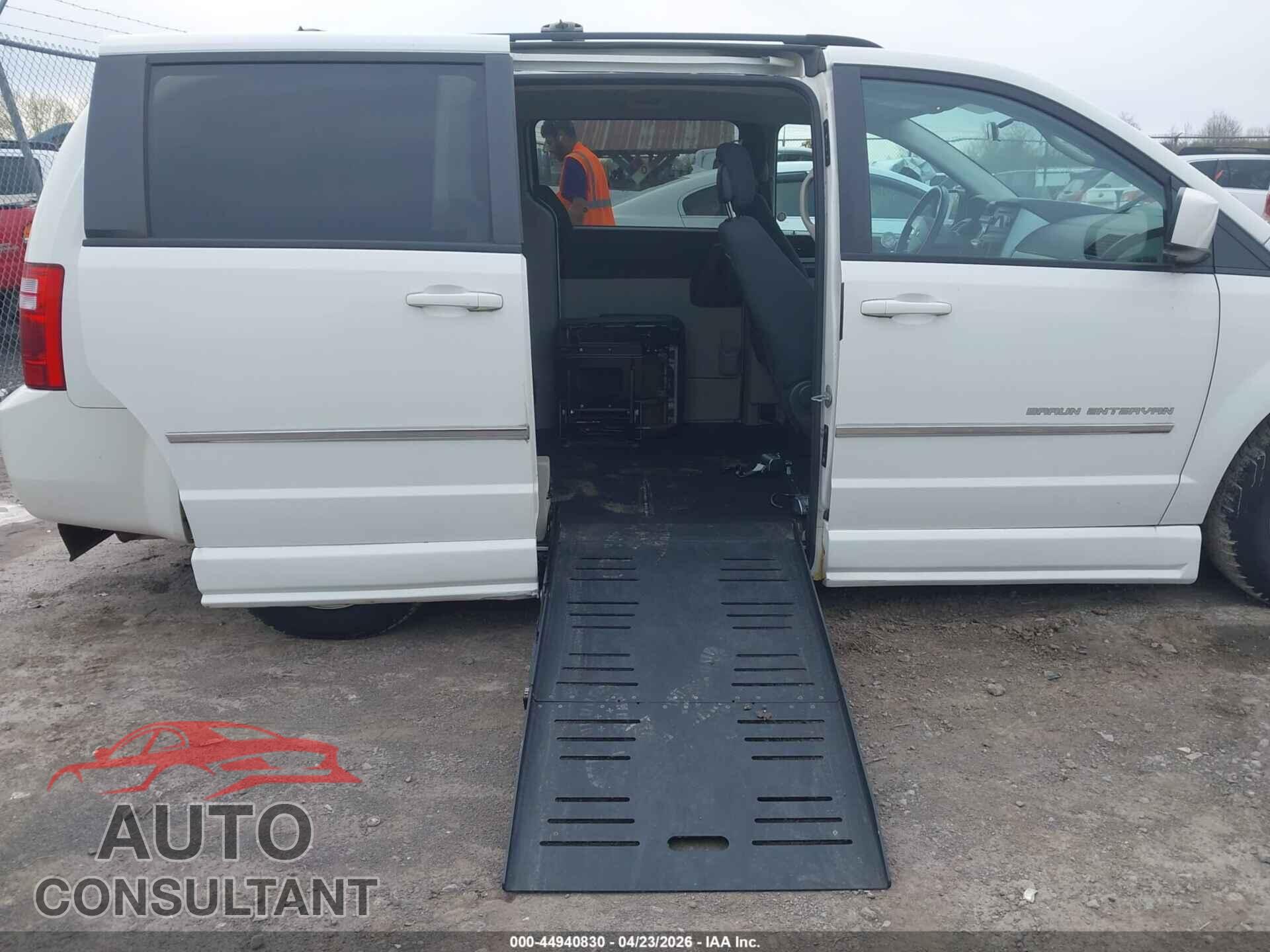 DODGE GRAND CARAVAN 2010 - 2D4RN5D13AR283111