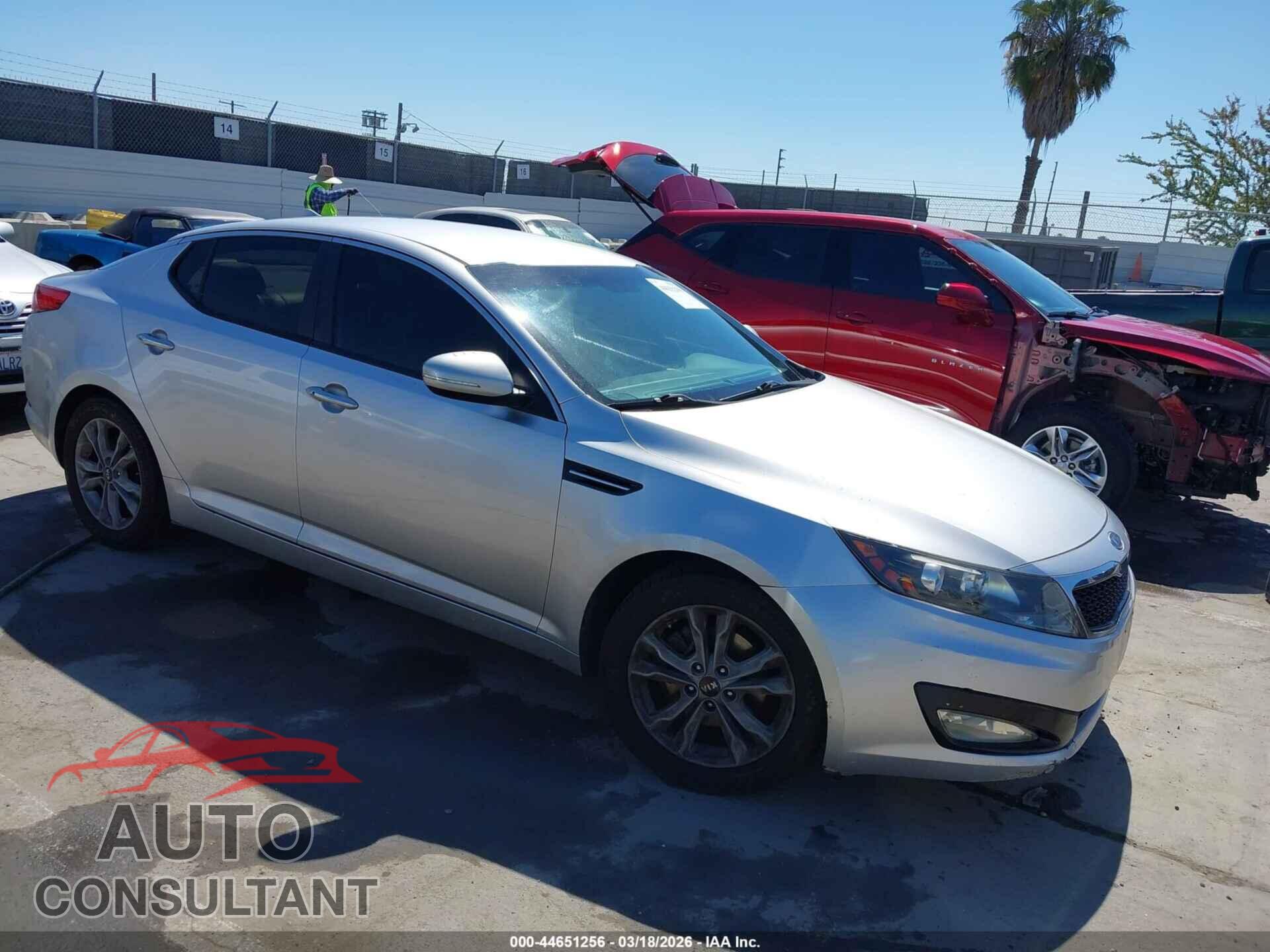 KIA OPTIMA 2011 - KNAGN4A79B5041085