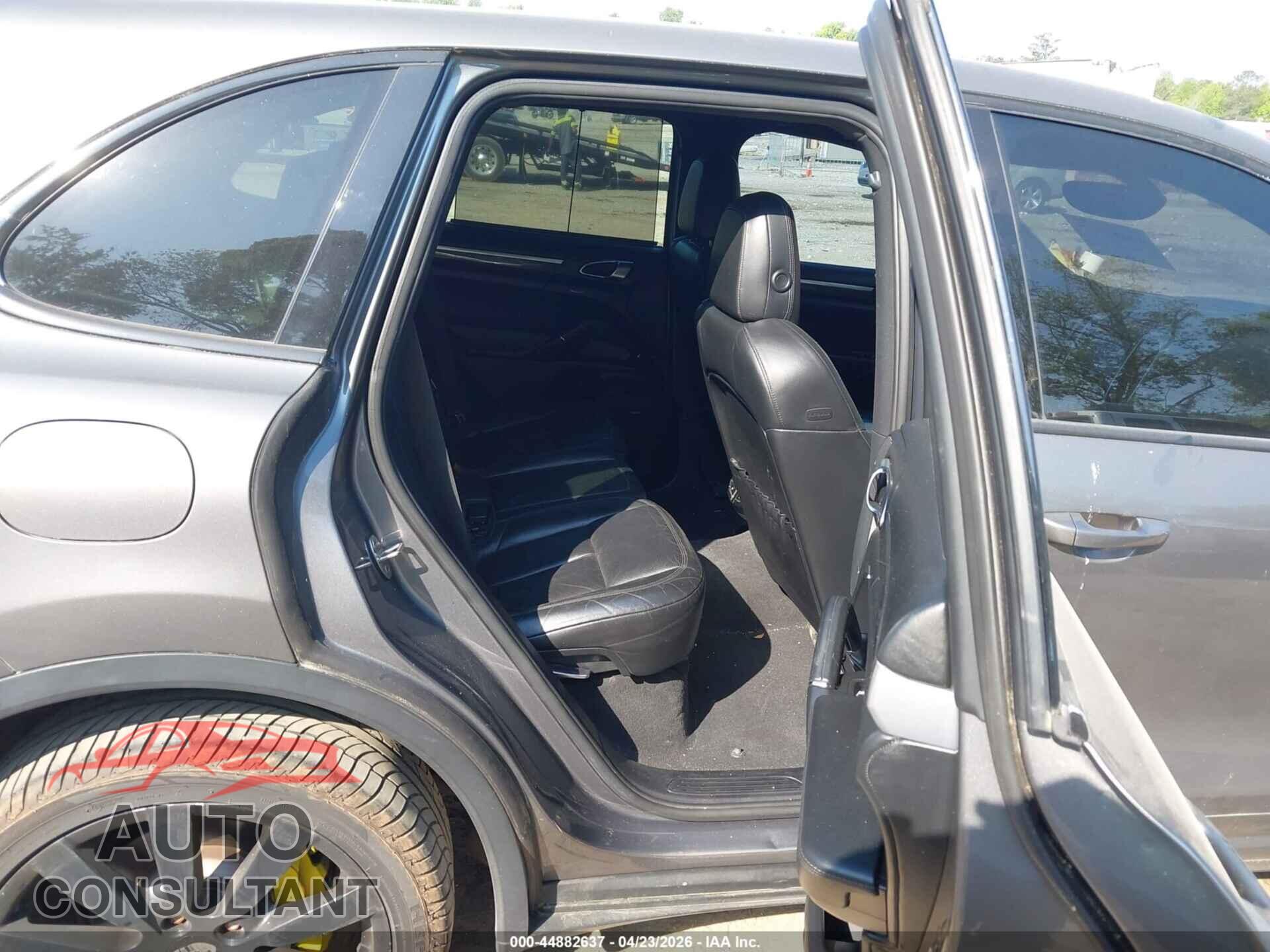 PORSCHE CAYENNE 2011 - WP1AA2A26BLA04910