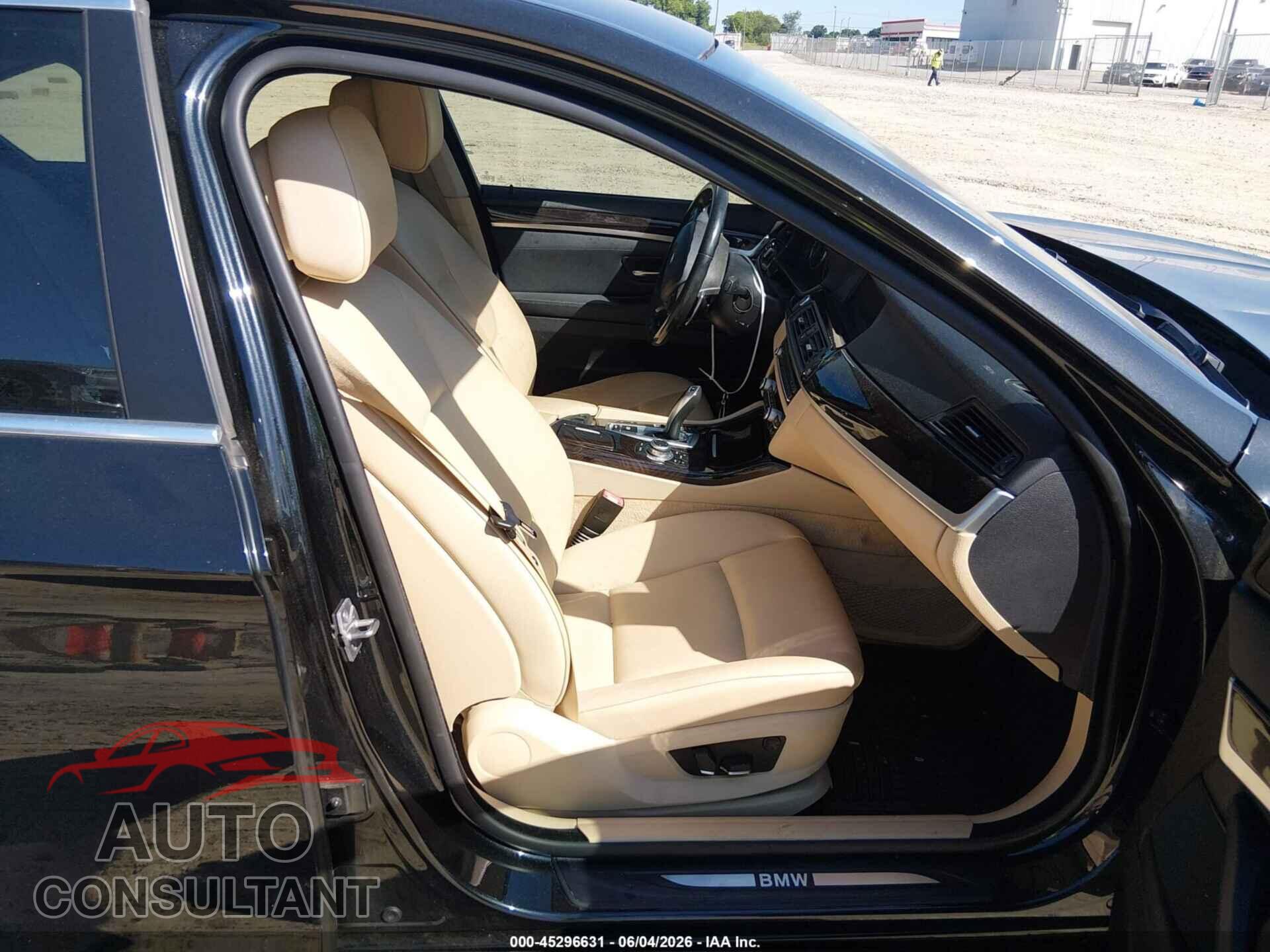 BMW 528I 2012 - WBAXH5C59CDW09044