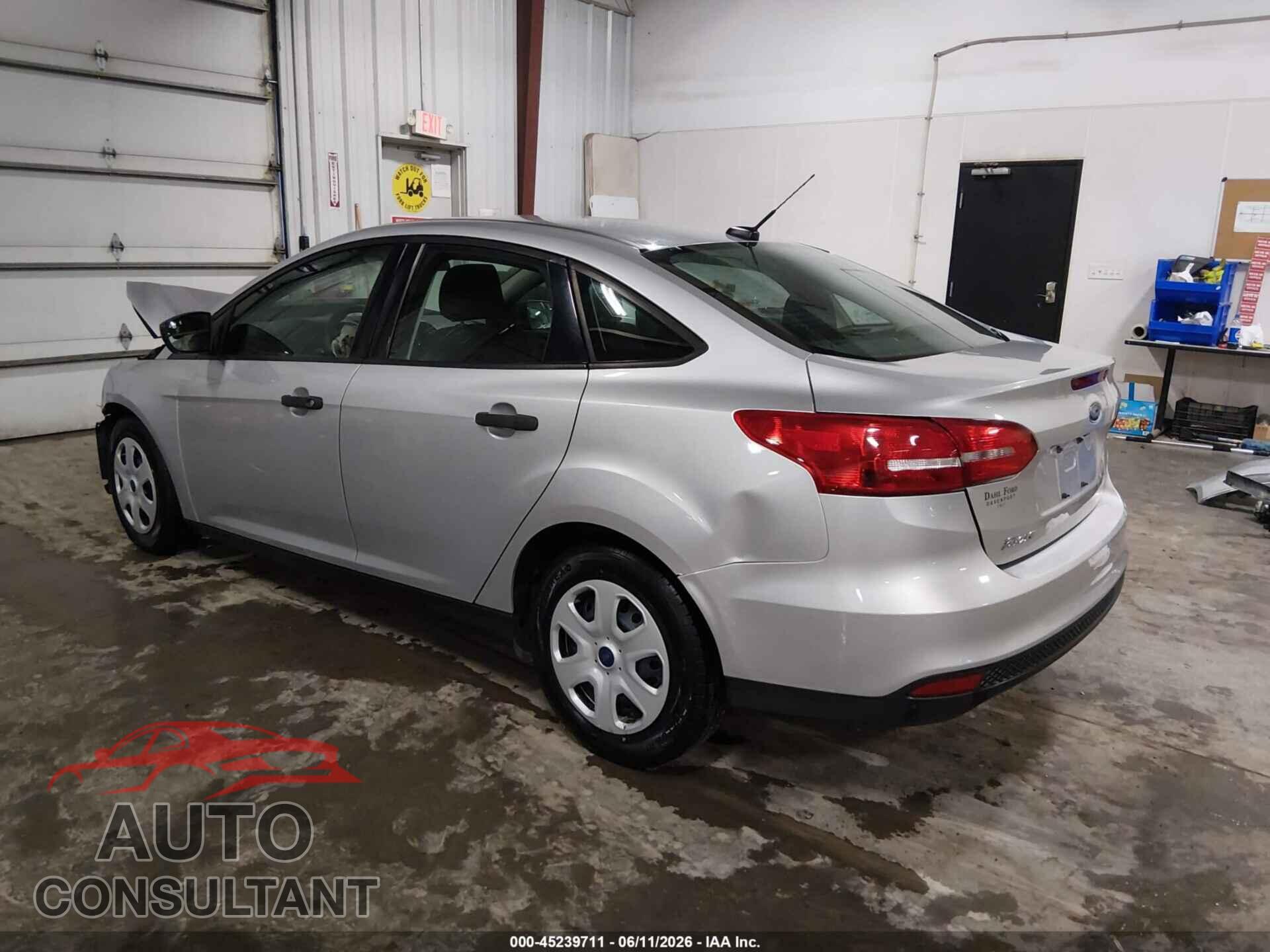 FORD FOCUS 2017 - 1FADP3E28HL213237