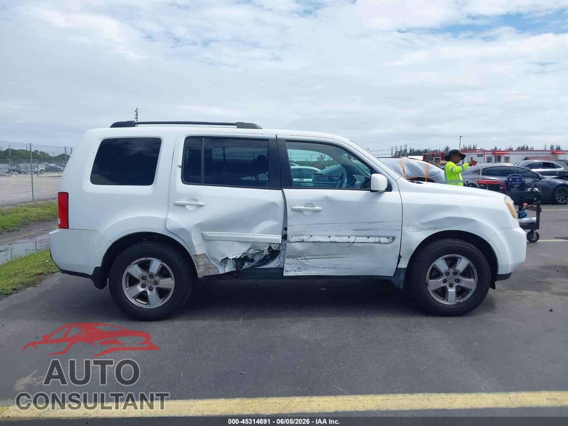 HONDA PILOT 2011 - 5FNYF3H48BB010824