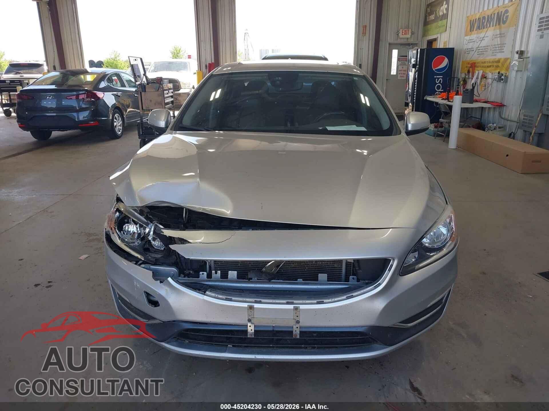 VOLVO S60 2015 - YV1612TK0F2333192
