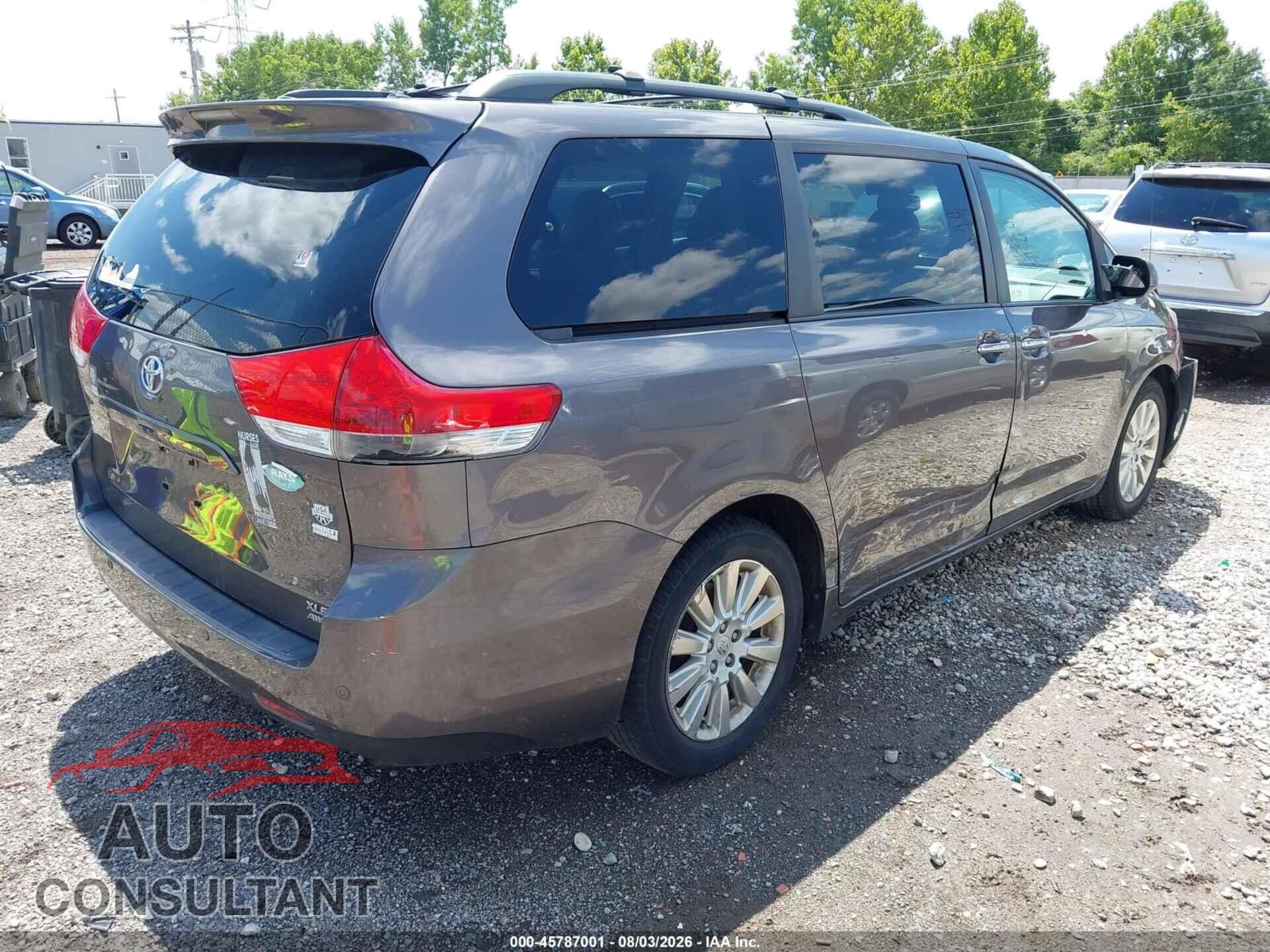 TOYOTA SIENNA 2013 - 5TDDK3DC8DS053646