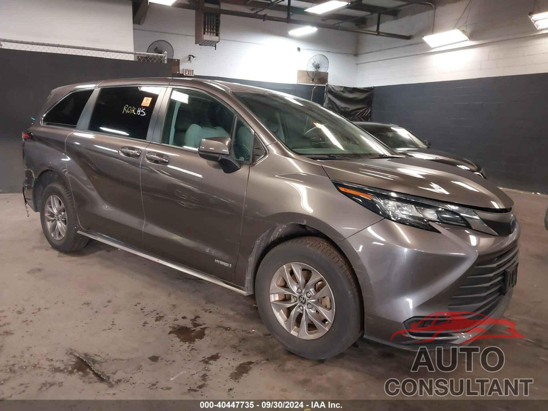 TOYOTA SIENNA 2021 - 5TDKRKECXMS010101