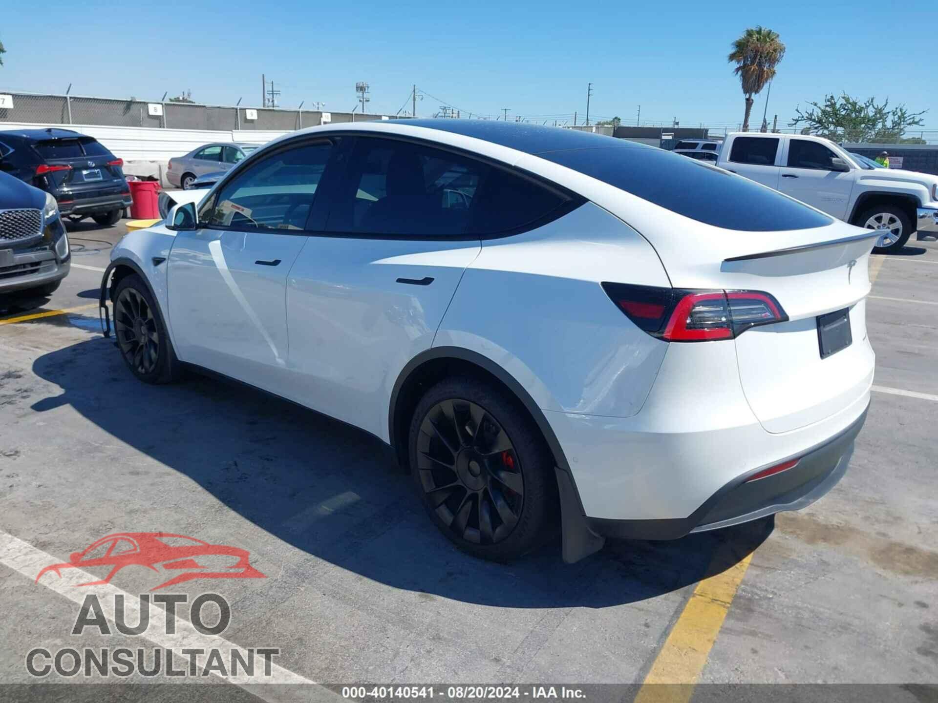 TESLA MODEL Y 2021 - 5YJYGDEE4MF074376