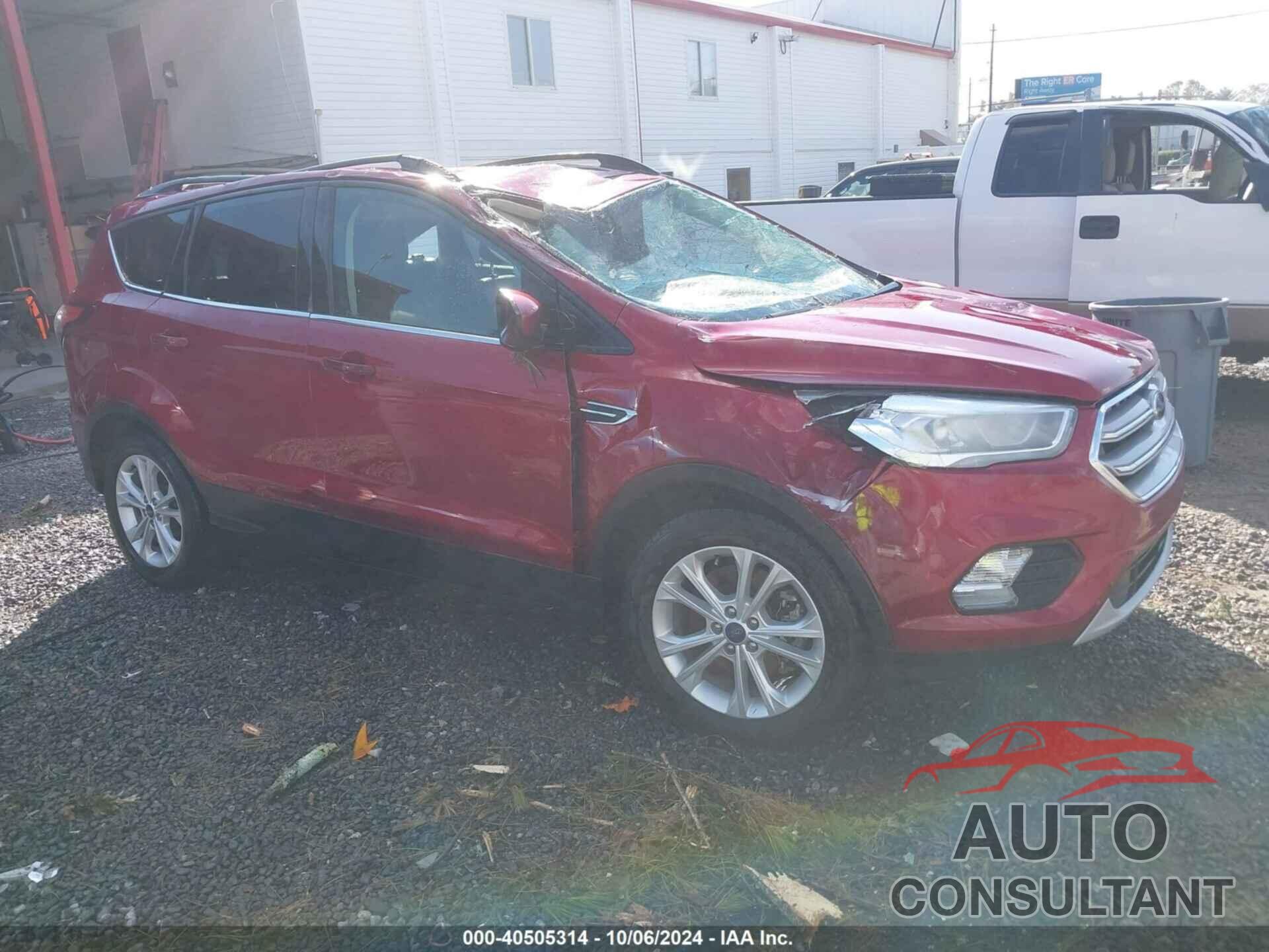 FORD ESCAPE 2017 - 1FMCU0G9XHUE01013