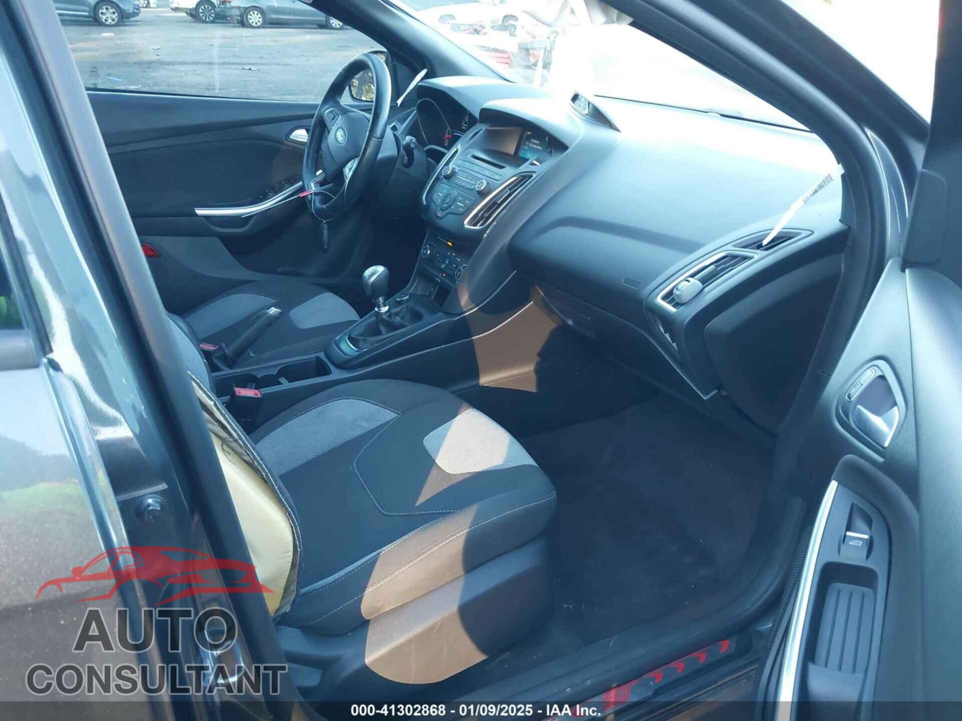 FORD FOCUS ST 2017 - 1FADP3L93HL325606