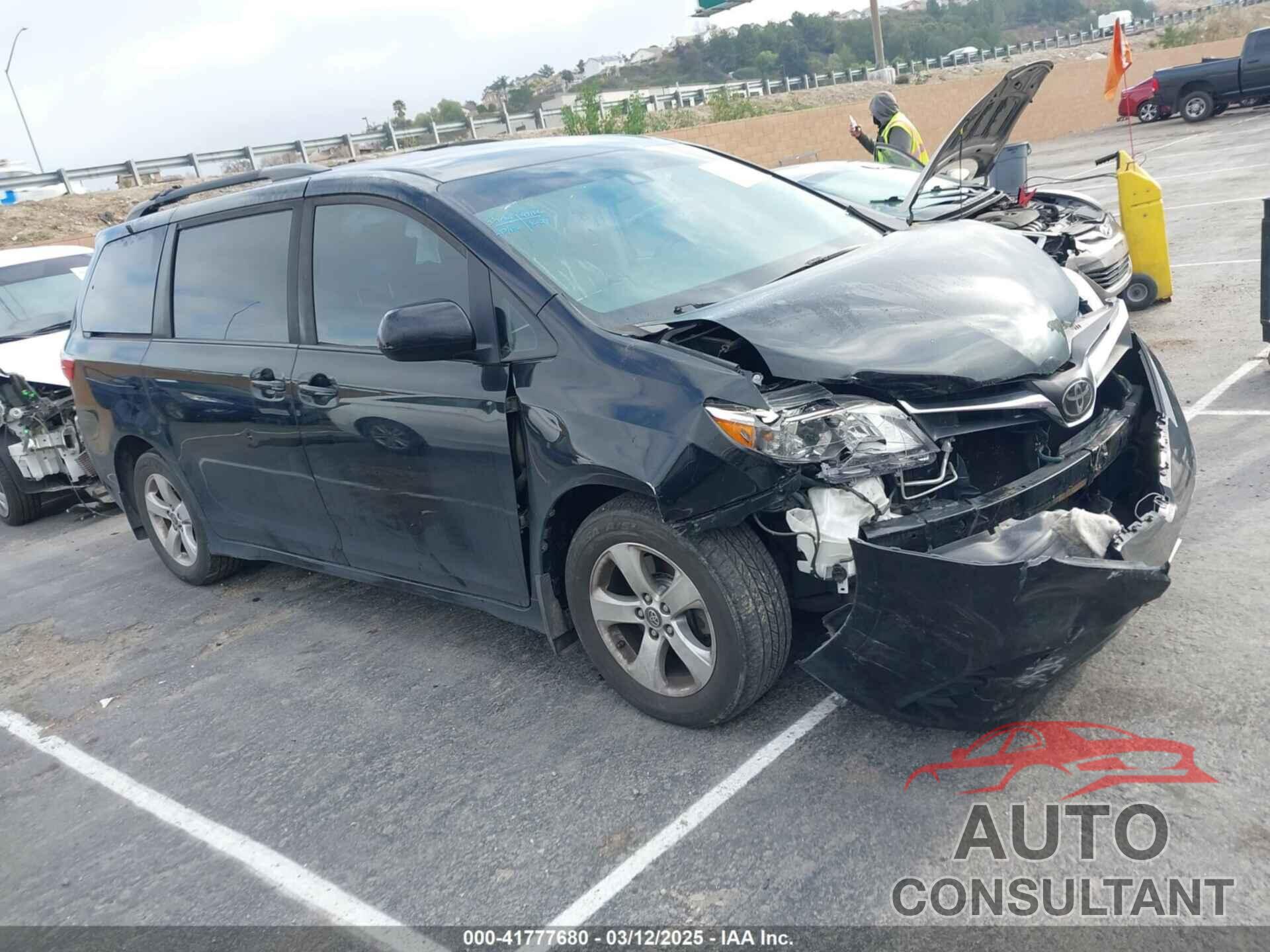 TOYOTA SIENNA 2018 - 5TDKZ3DC4JS958786
