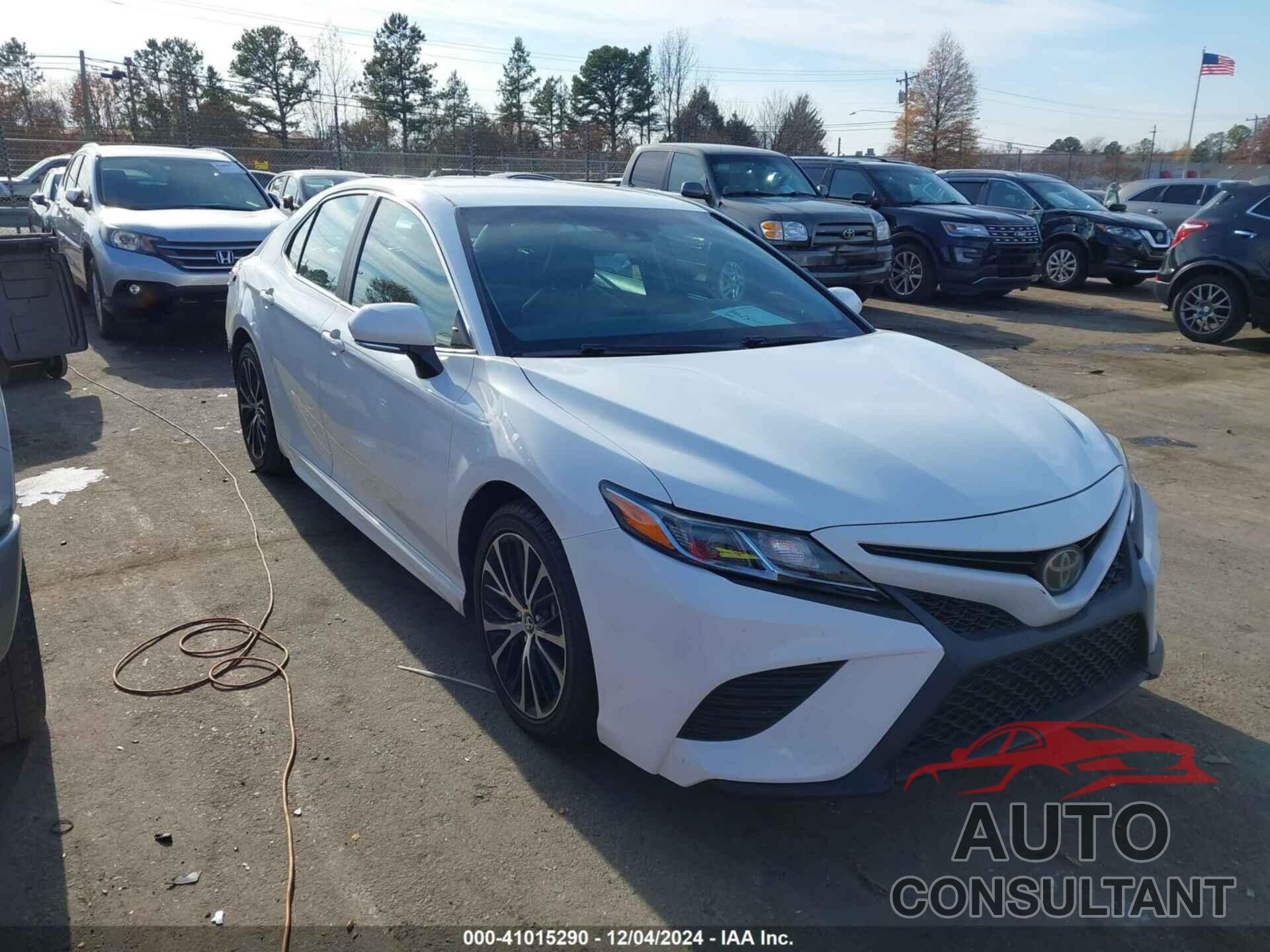 TOYOTA CAMRY 2018 - 4T1B11HK0JU609354