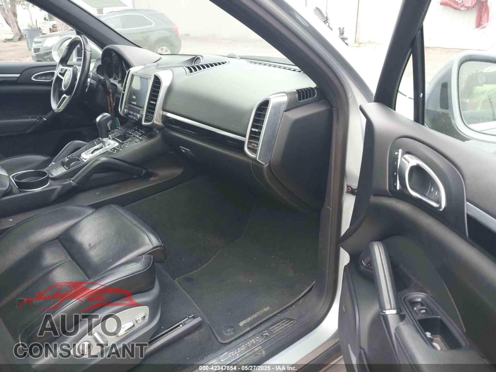 PORSCHE CAYENNE 2017 - WP1AB2A2XHLA51668