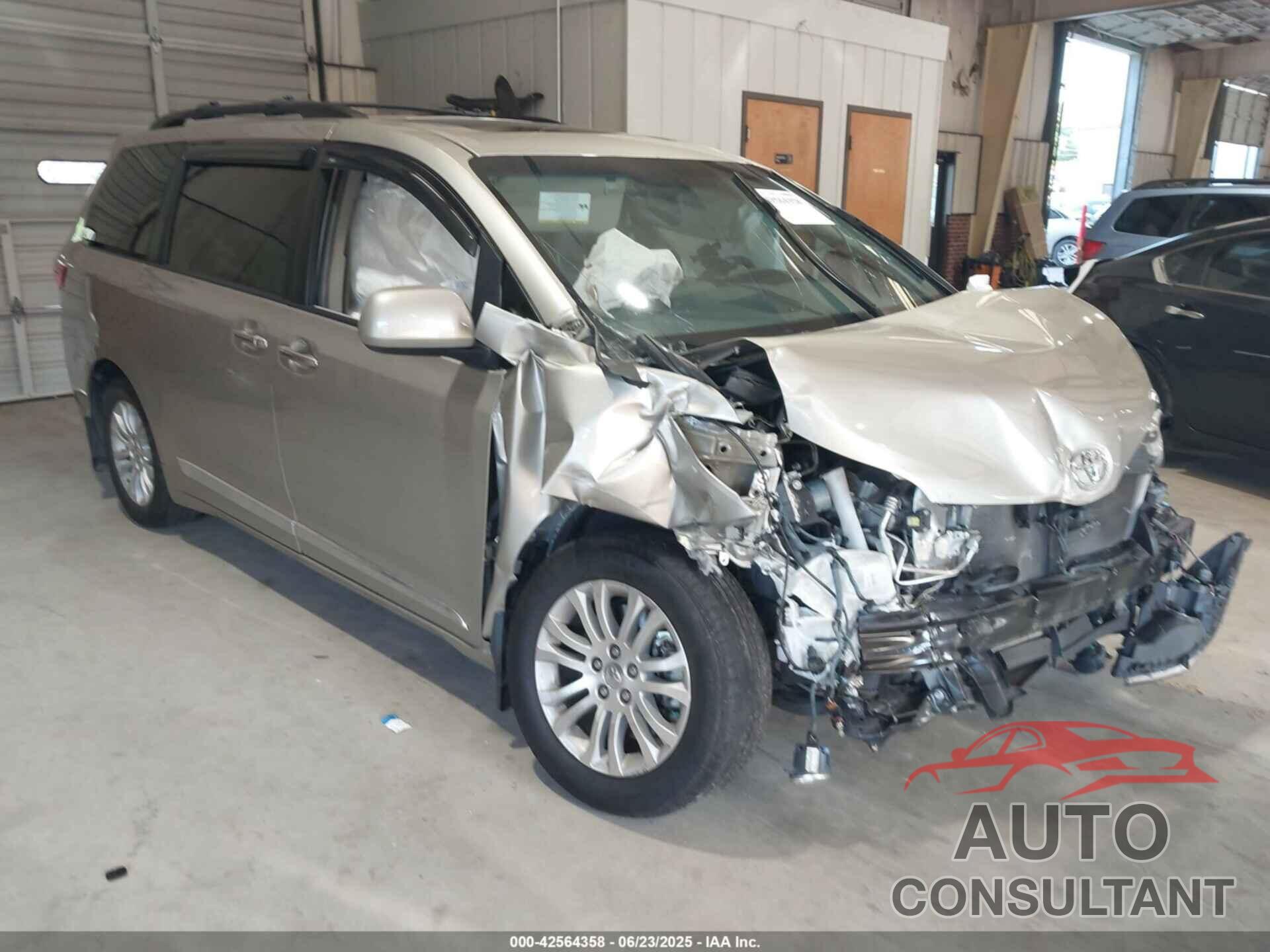 TOYOTA SIENNA 2015 - 5TDYK3DC1FS642817