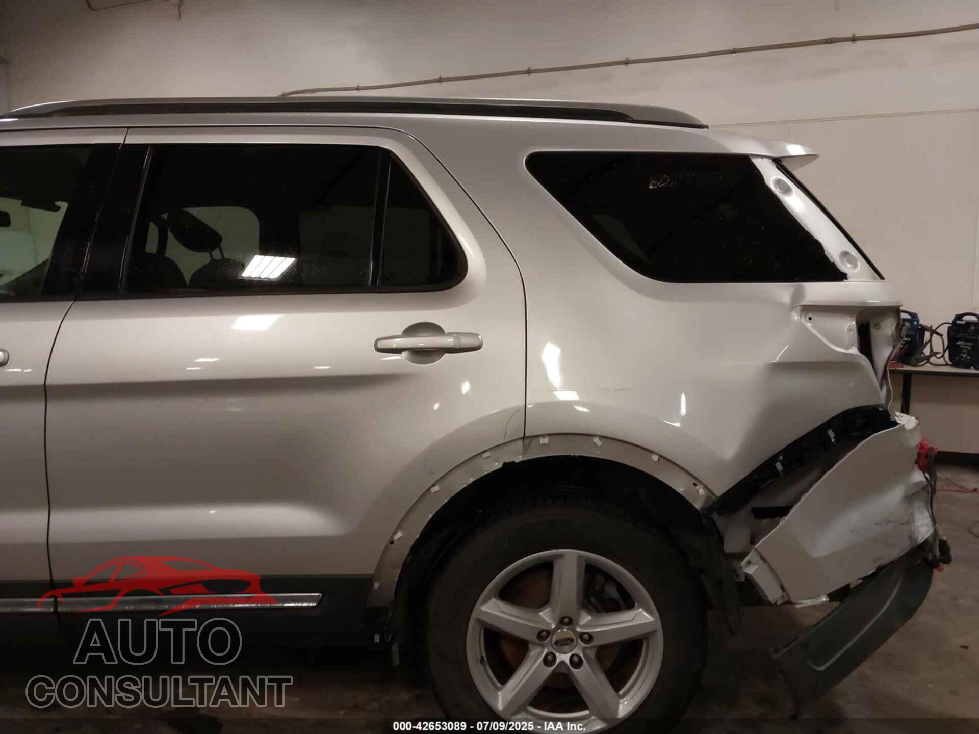 FORD EXPLORER 2018 - 1FM5K7D8XJGB89981
