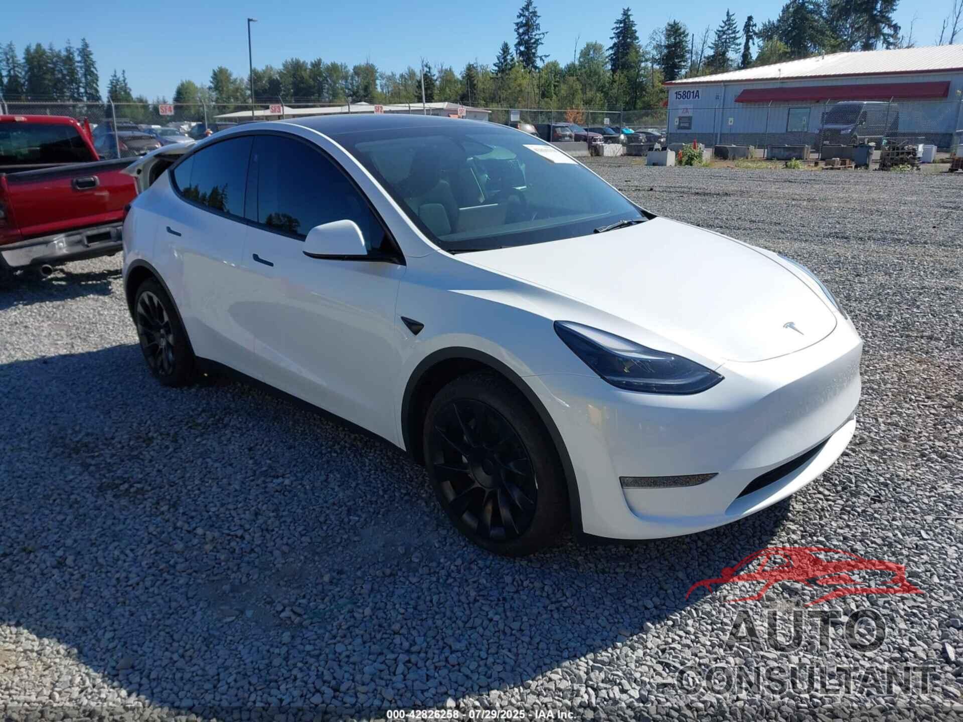 TESLA MODEL Y 2025 - 7SAYGAEEXSF240575